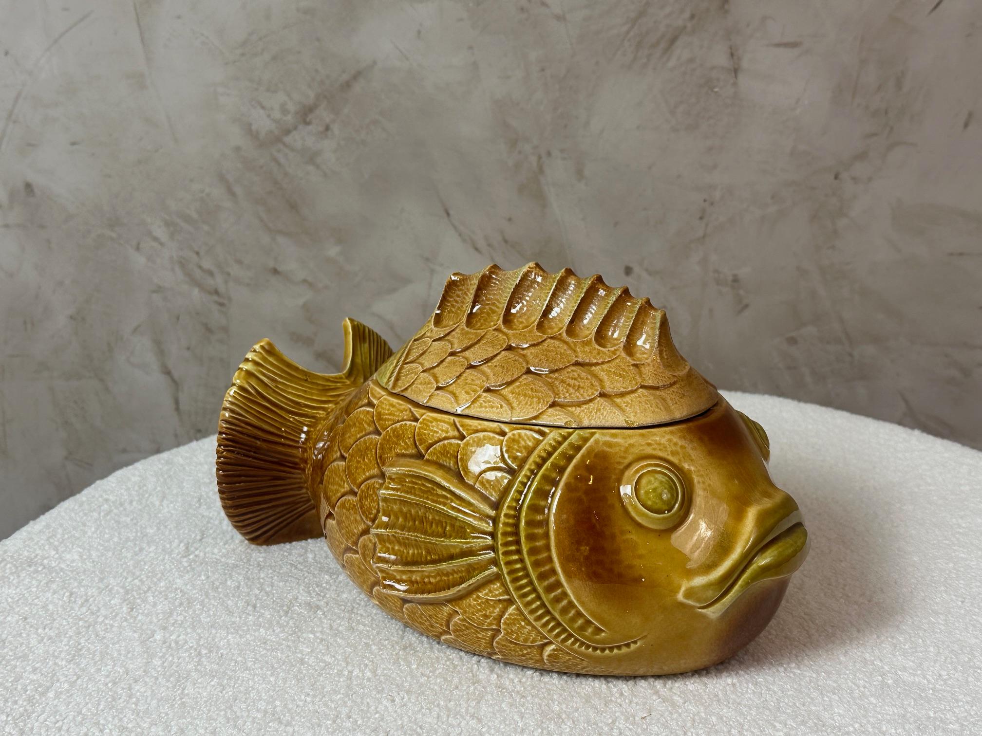 20th century Set of Sarreguemines Ceramic Fish Serveware, 1950s For Sale 1