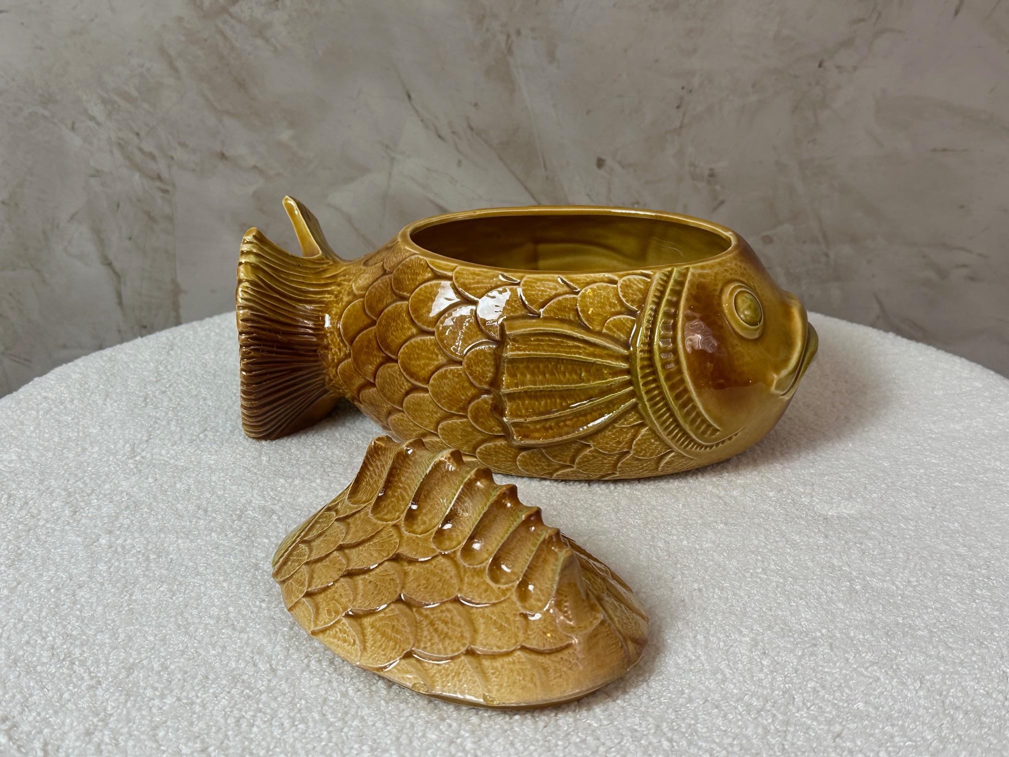20th century Set of Sarreguemines Ceramic Fish Serveware, 1950s For Sale 2