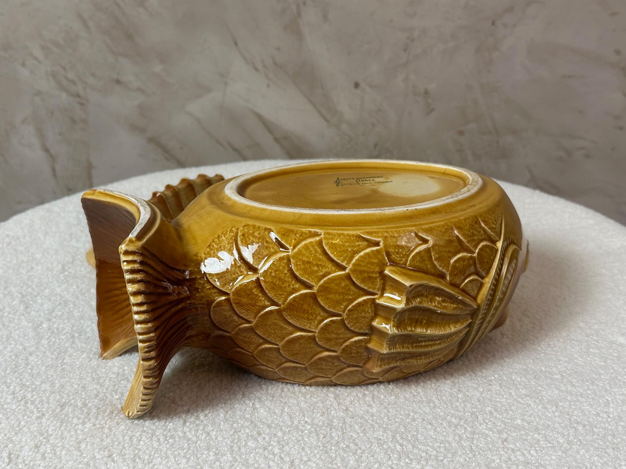 20th century Set of Sarreguemines Ceramic Fish Serveware, 1950s For Sale 3