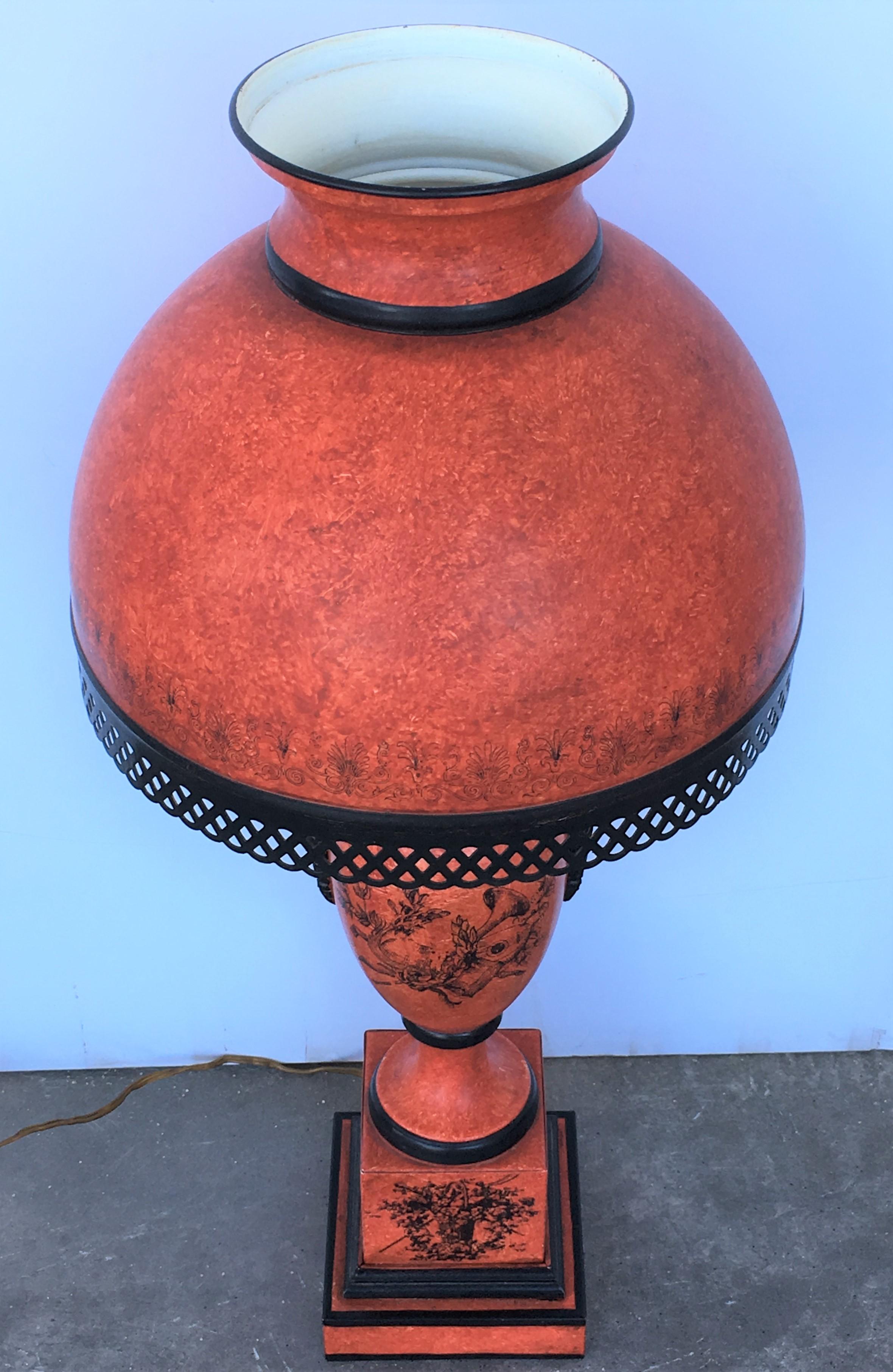 Set von sieben roten Sang-de-Boeuf-Tischlampen mit Ornamentmotiven aus dem 20. Jahrhundert (Metall)