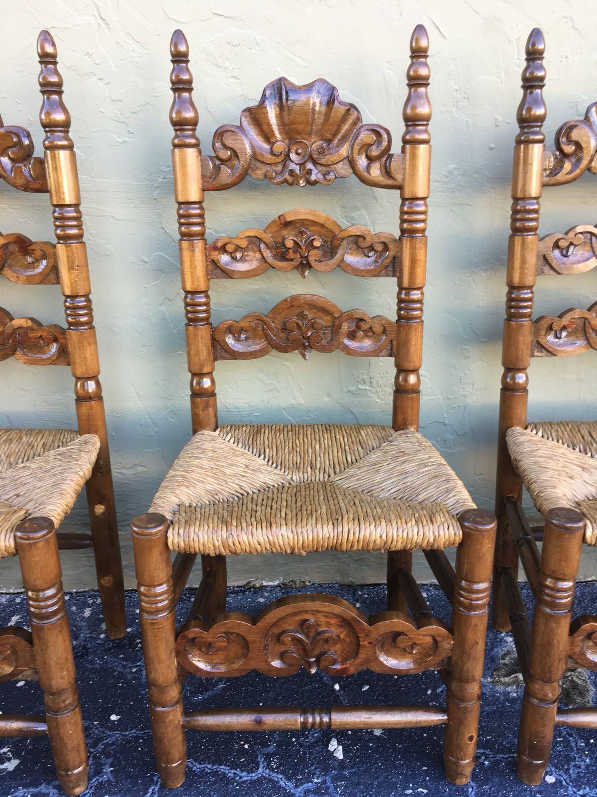 20th century set of six Catalan chairs in carved walnut and caned seats.
Country chairs.