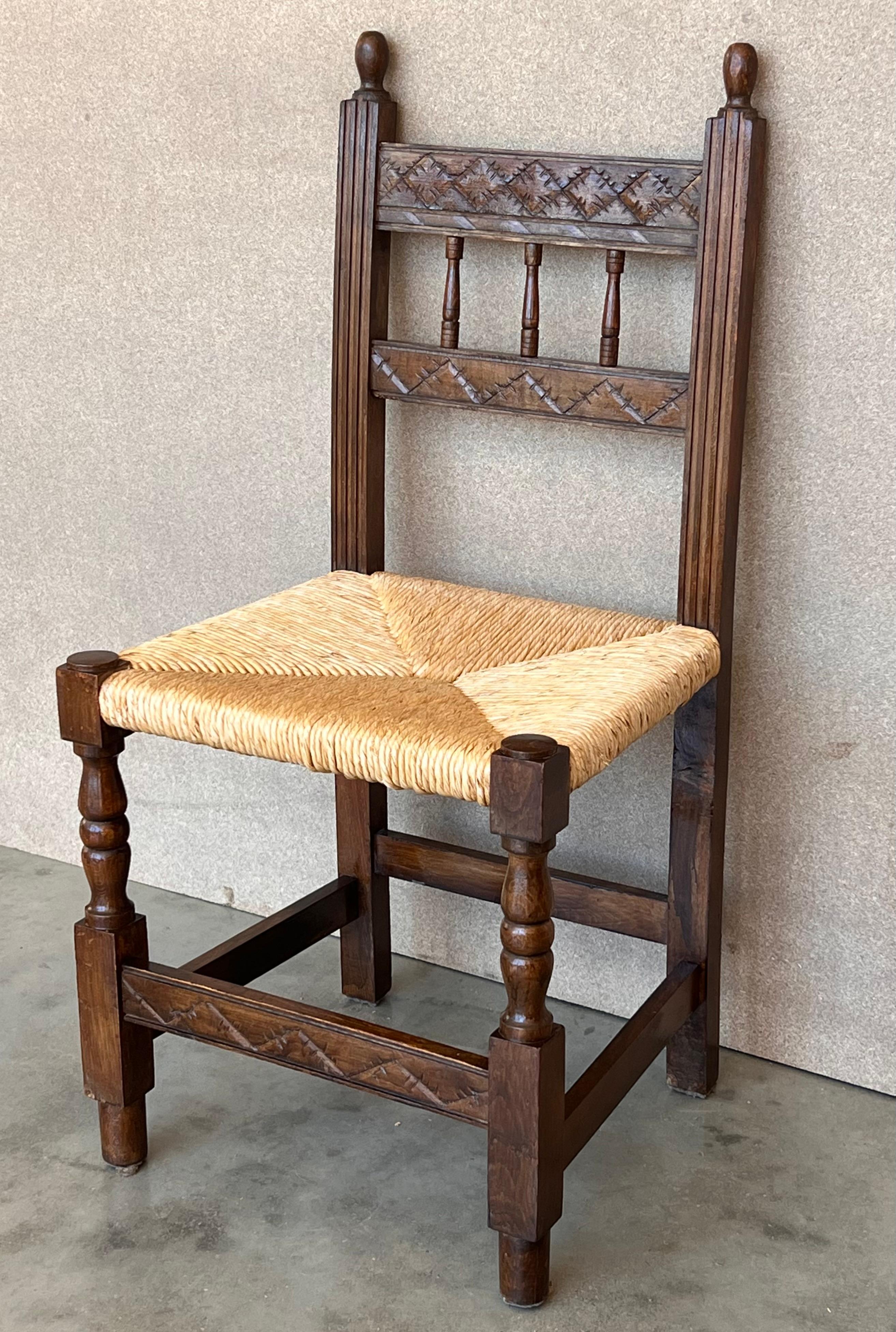 20th Century Set of Six Catalan Chairs in Carved Walnut and Caned Seats In Good Condition For Sale In Miami, FL