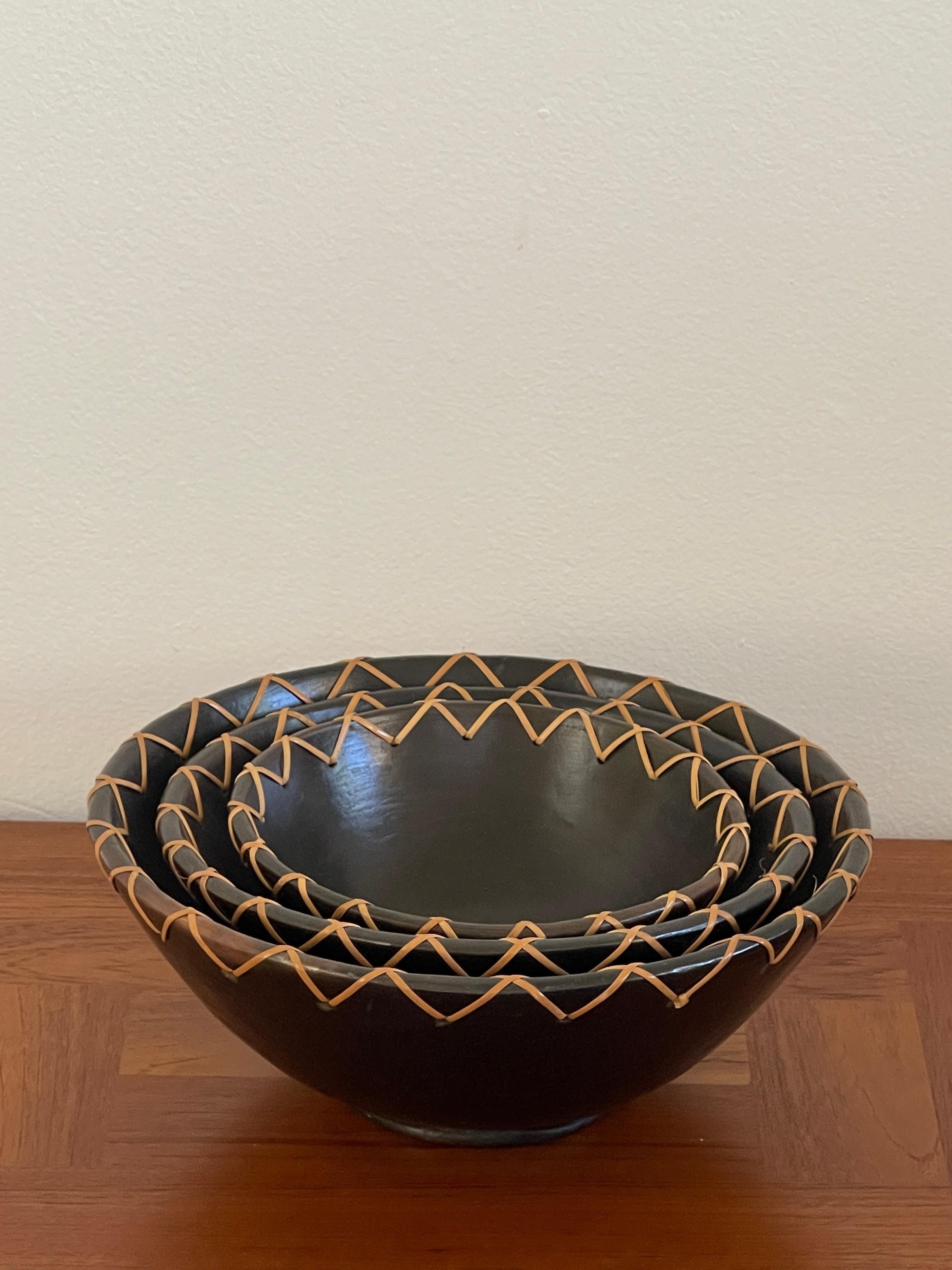 20th Century Set of Three Indonesian Clay Bowls For Sale 5