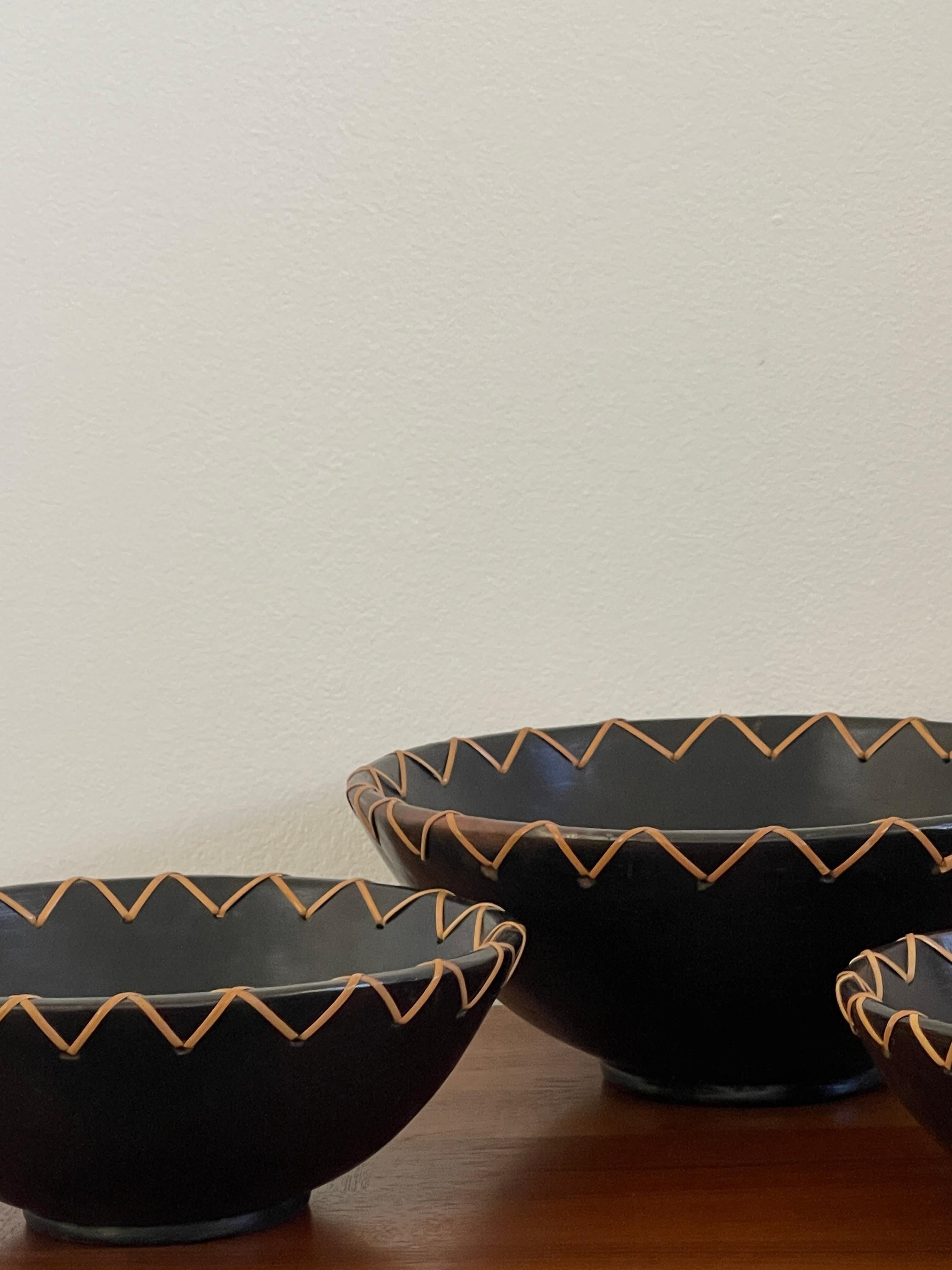 20th Century Set of Three Indonesian Clay Bowls For Sale 11