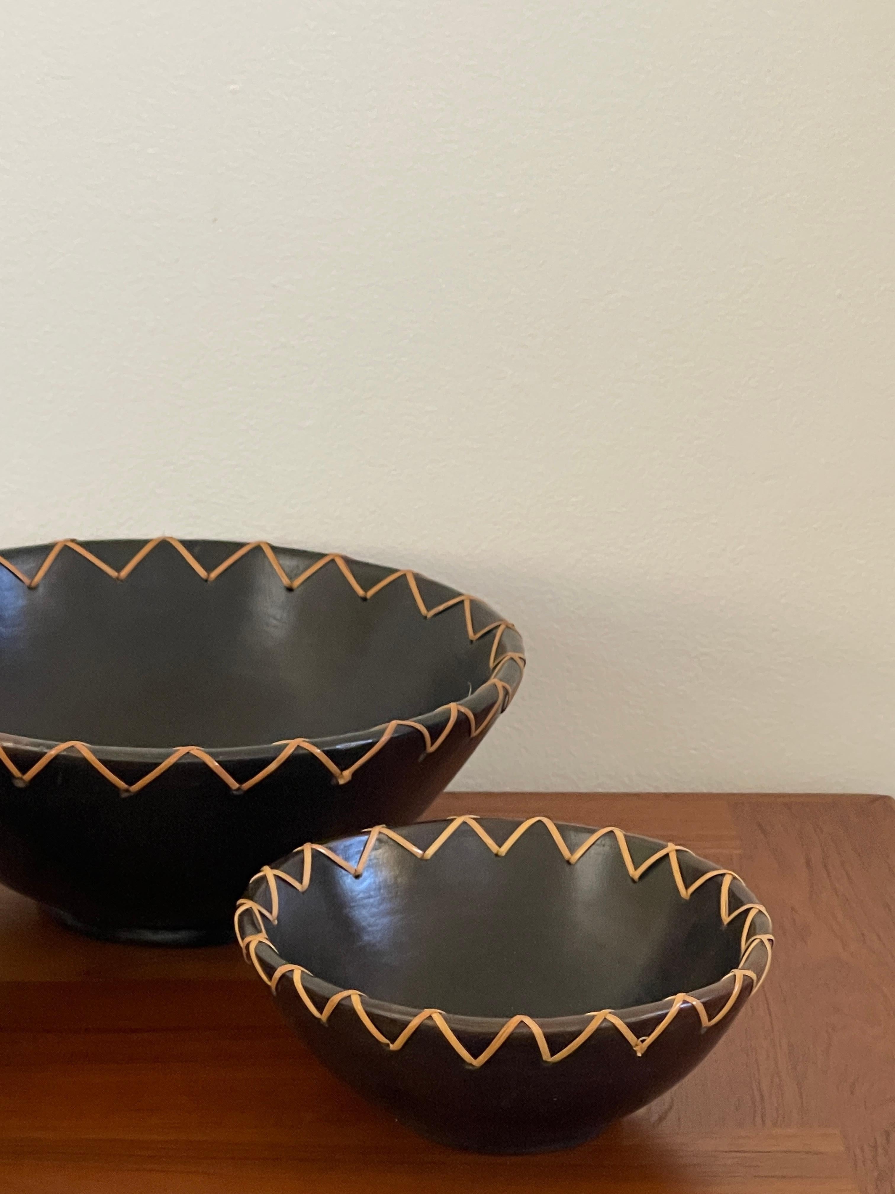 20th Century Set of Three Indonesian Clay Bowls For Sale 15