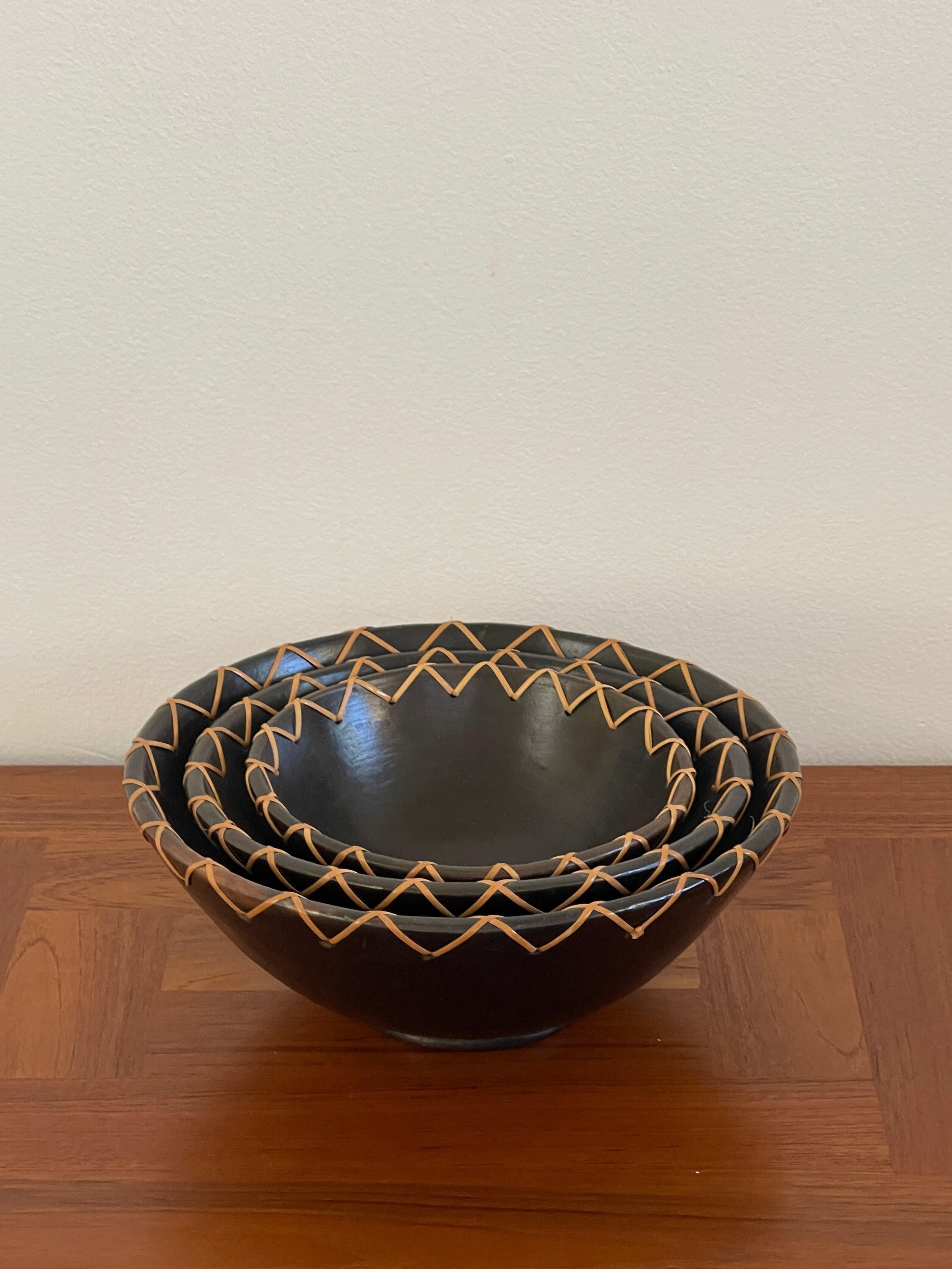 20th Century Set of Three Indonesian Clay Bowls In Excellent Condition For Sale In Miami, FL