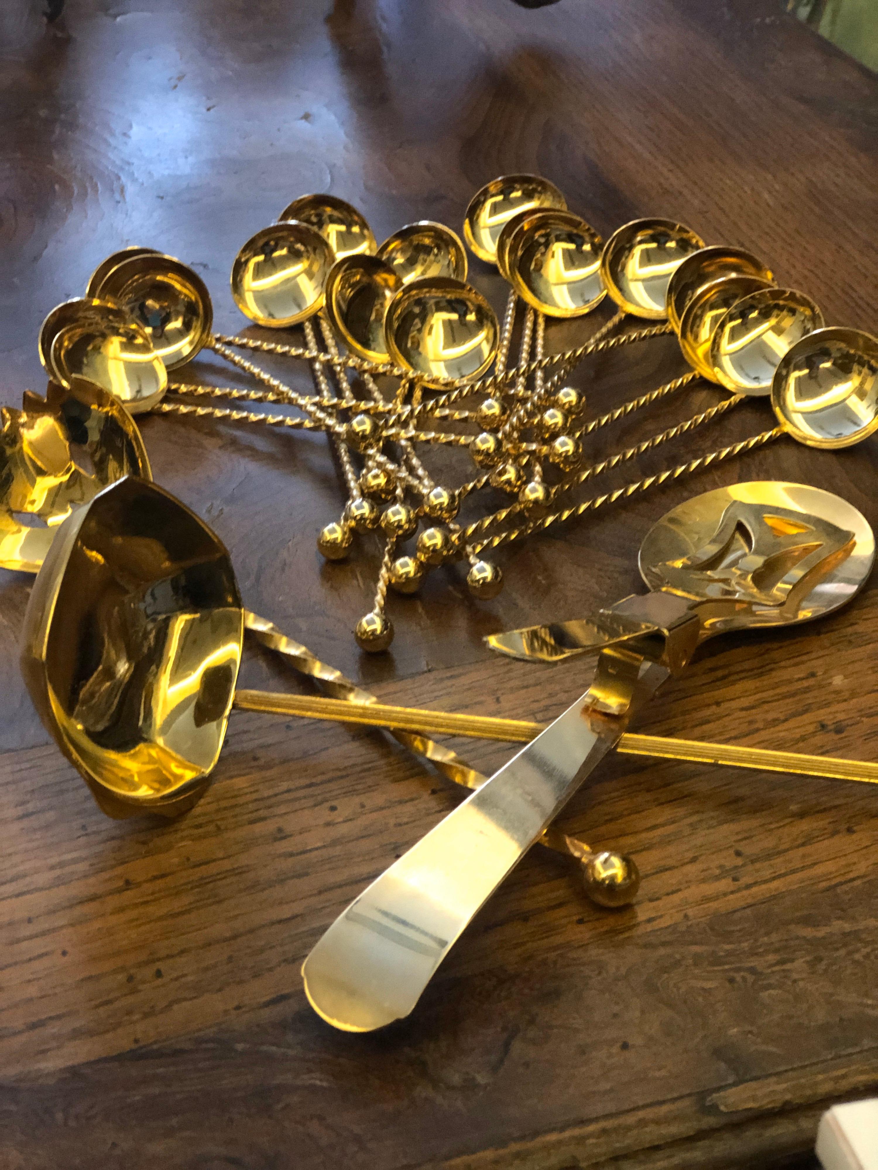 French set for desserts with 17 small spoons and 3 other pieces.
France,
circa 1920.