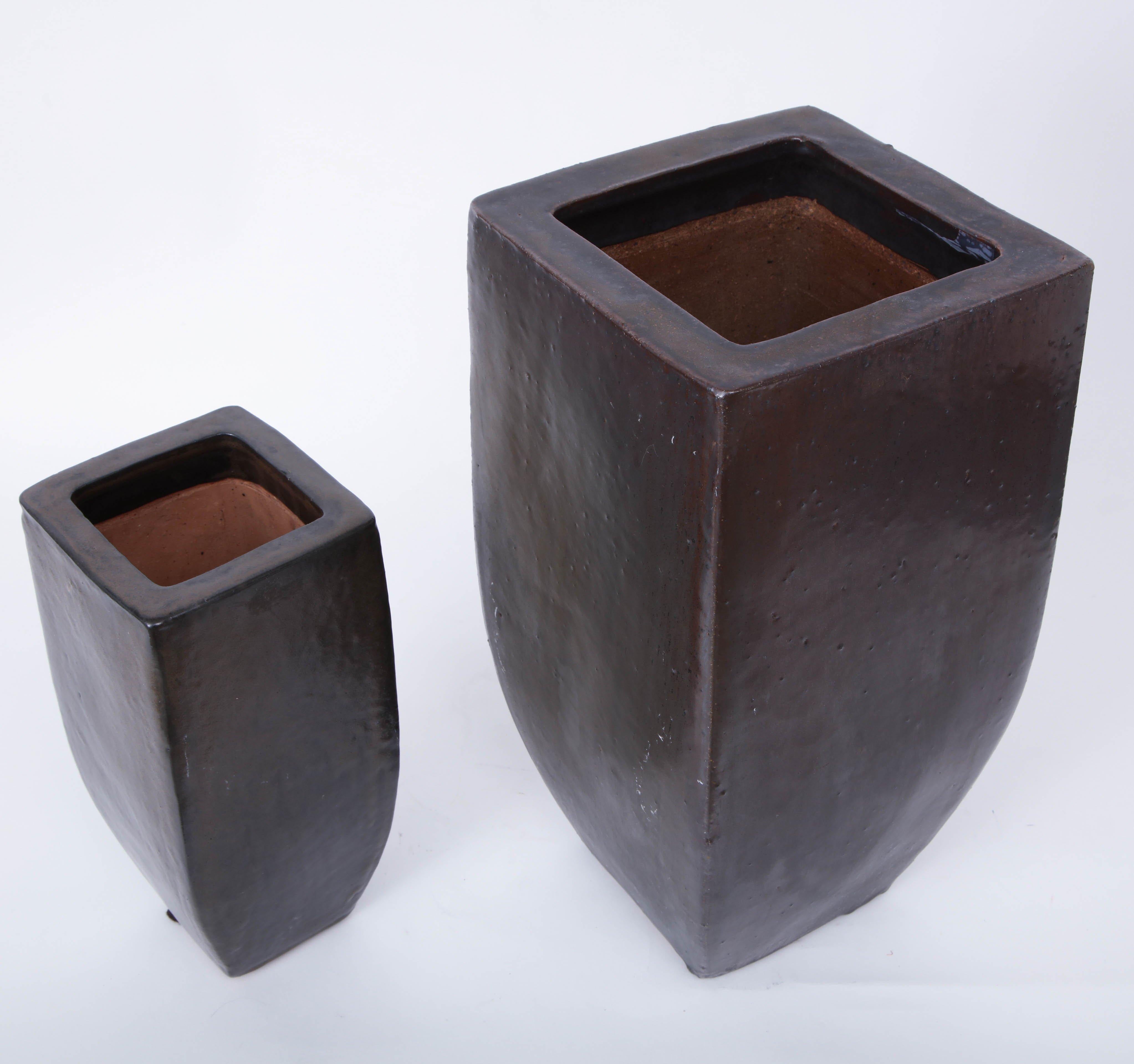 20th Century Set of Two Brown Ceramic Vases In Good Condition For Sale In New York, NY