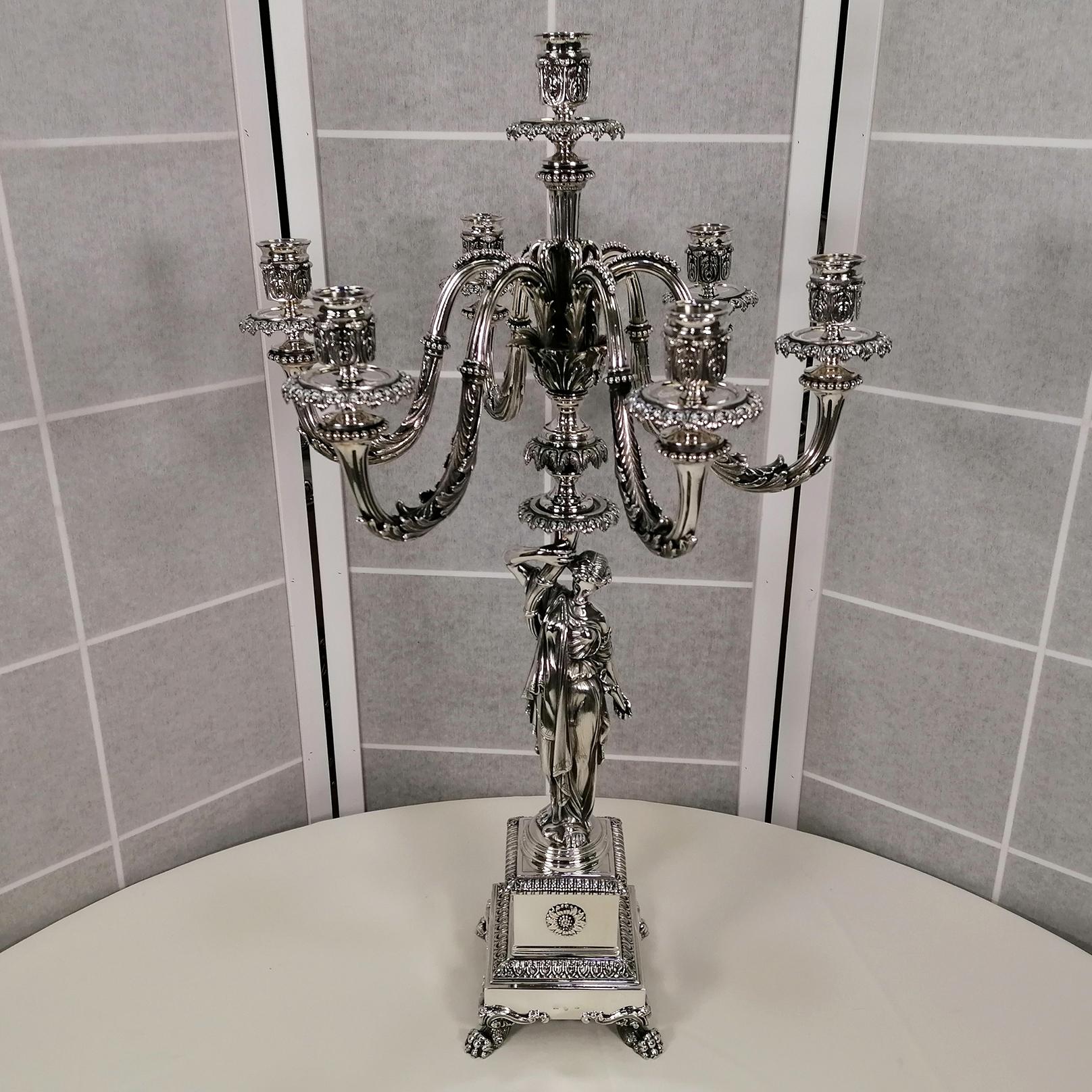 Magnificent Empire style candelabra in solid 800 silver
The base is square with lion paw-shaped feet.
Two frames with the typical palmettes of the Empire style frame a second smaller square decorated with 4 central flowers. The stem of the