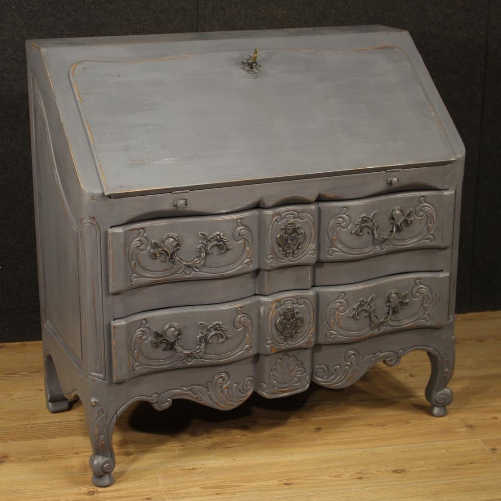 20th century French bureau. Shabby style painted wooden furniture of pleasant decor. Bureau with two external drawers of good capacity. Fall-front complete with a working key that offers six small drawers and a large desk of good service. Furniture