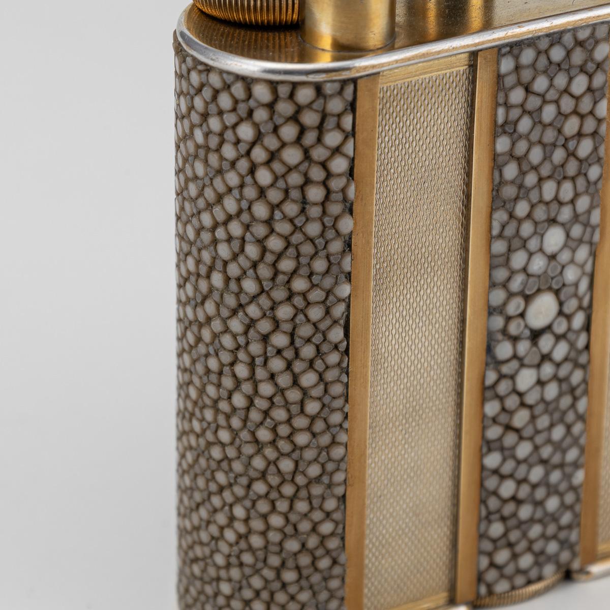 Briquet de table Dunhill du 20e siècle en galuchat et panneaux tournés à l'or, c.C.1950 en vente 7