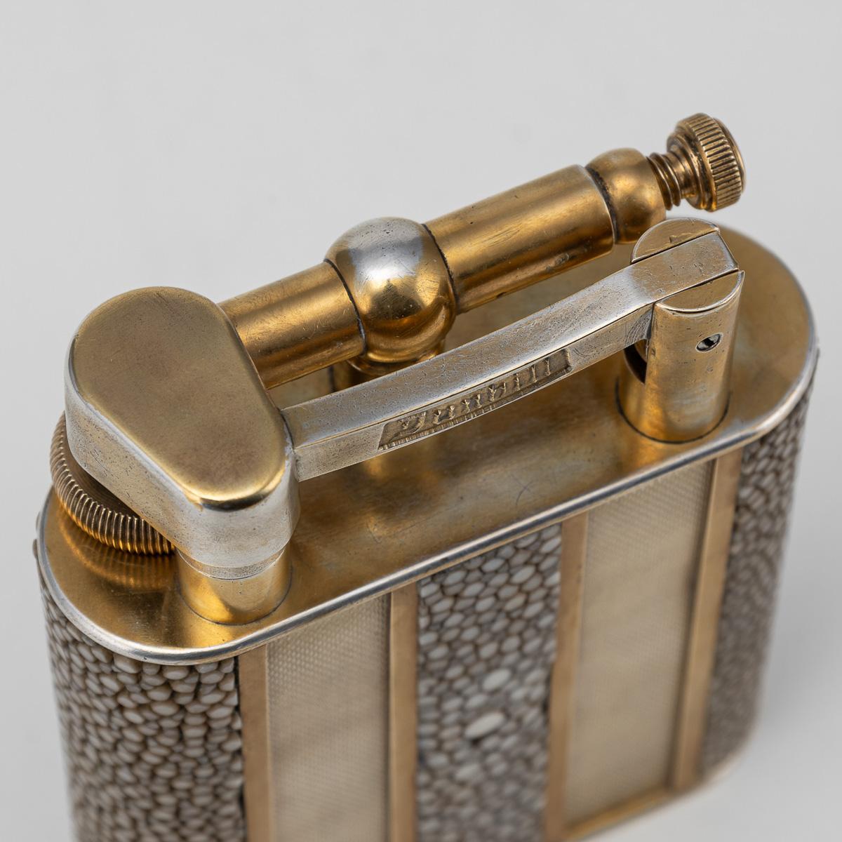 Briquet de table Dunhill du 20e siècle en galuchat et panneaux tournés à l'or, c.C.1950 en vente 8