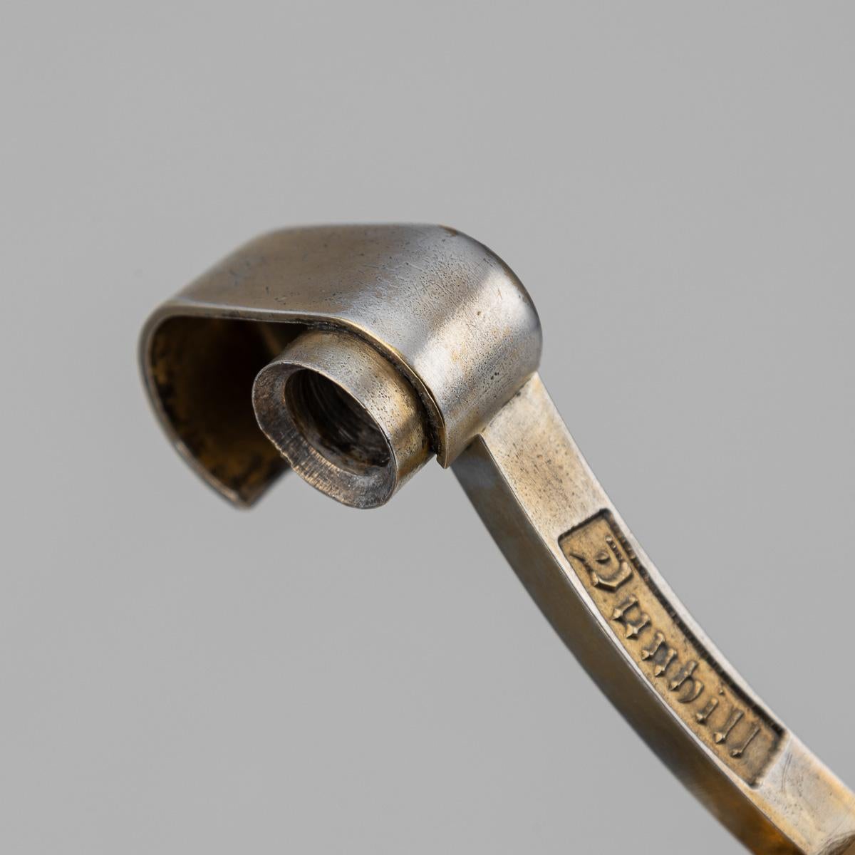 Briquet de table Dunhill du 20e siècle en galuchat et panneaux tournés à l'or, c.C.1950 en vente 2