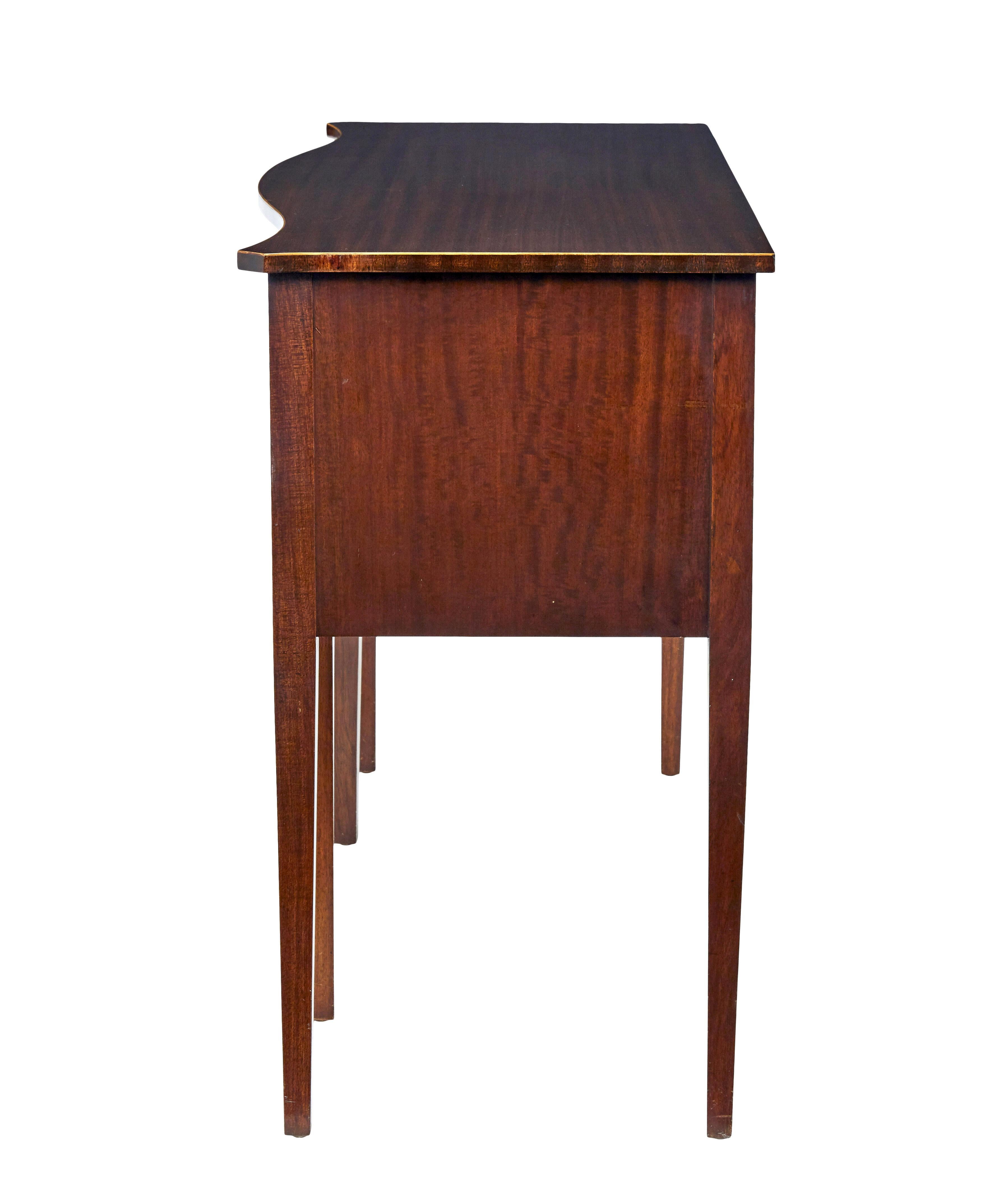 20th century Sheraton influenced mahogany sideboard In Good Condition For Sale In Debenham, Suffolk