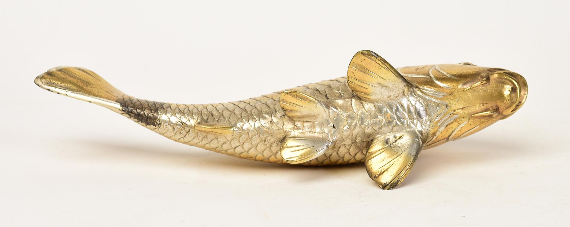 20th Century, Showa, A Pair of Japanese Bronze Koi Carp Fish with Artist Sign For Sale 4