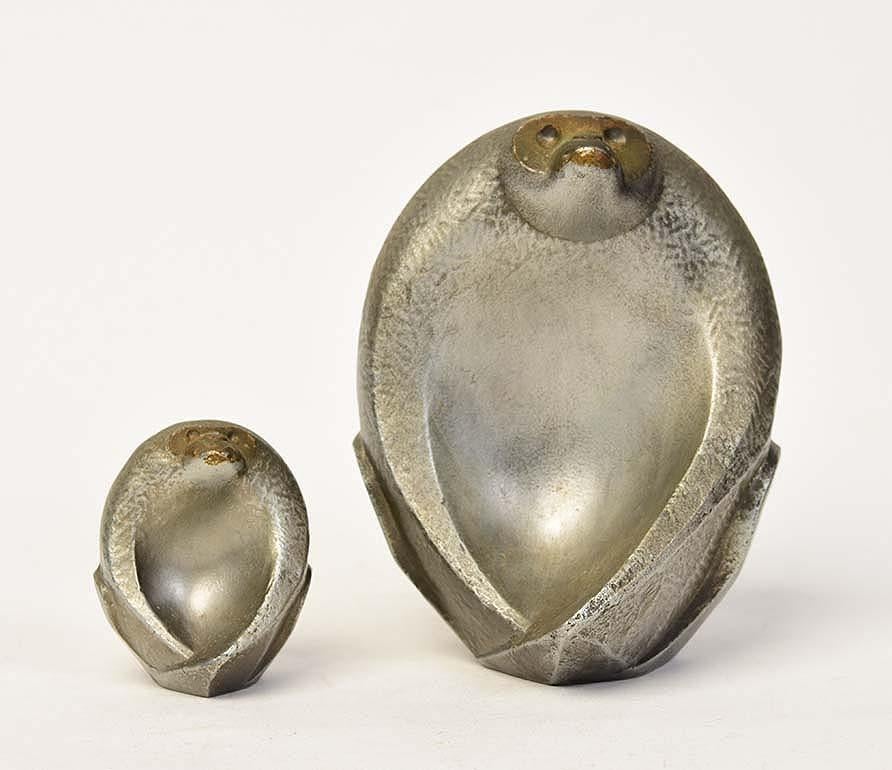 Japonais 20ème siècle, Showa, ensemble de singe japonais en bronze avec étiquette d'artiste en vente