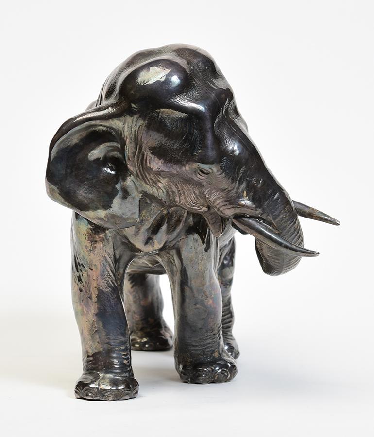 20ème siècle, Showa, éléphant japonais ancien en métal avec étiquette d'artiste en vente 2
