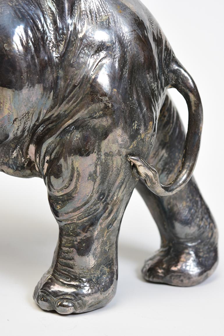 Japonais 20ème siècle, Showa, éléphant japonais ancien en métal avec étiquette d'artiste en vente