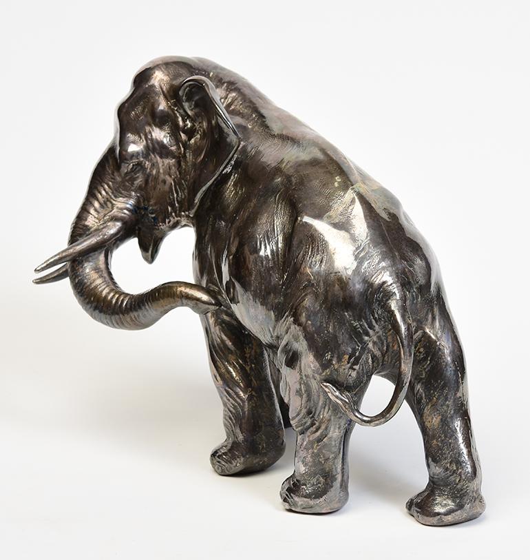 20e siècle, Showa, éléphant japonais ancien en métal avec étiquette d'artiste Bon état - En vente à Sampantawong, TH