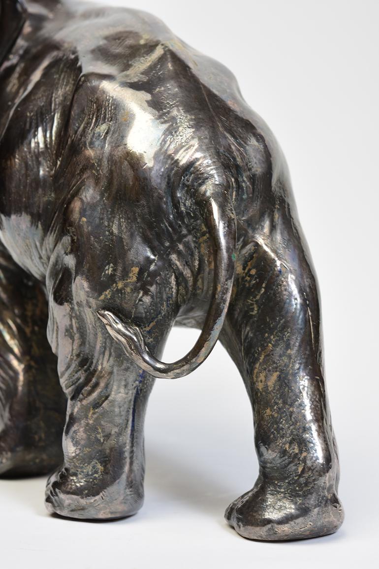20ème siècle, Showa, éléphant japonais ancien en métal avec étiquette d'artiste Bon état - En vente à Sampantawong, TH