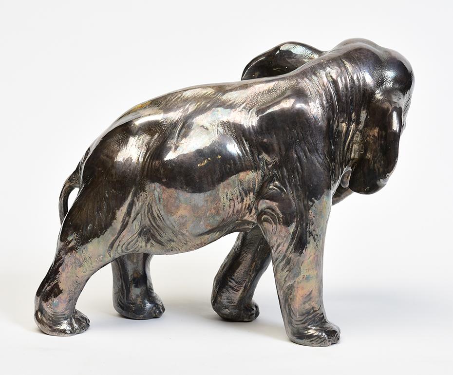 Métal 20ème siècle, Showa, éléphant japonais ancien en métal avec étiquette d'artiste en vente