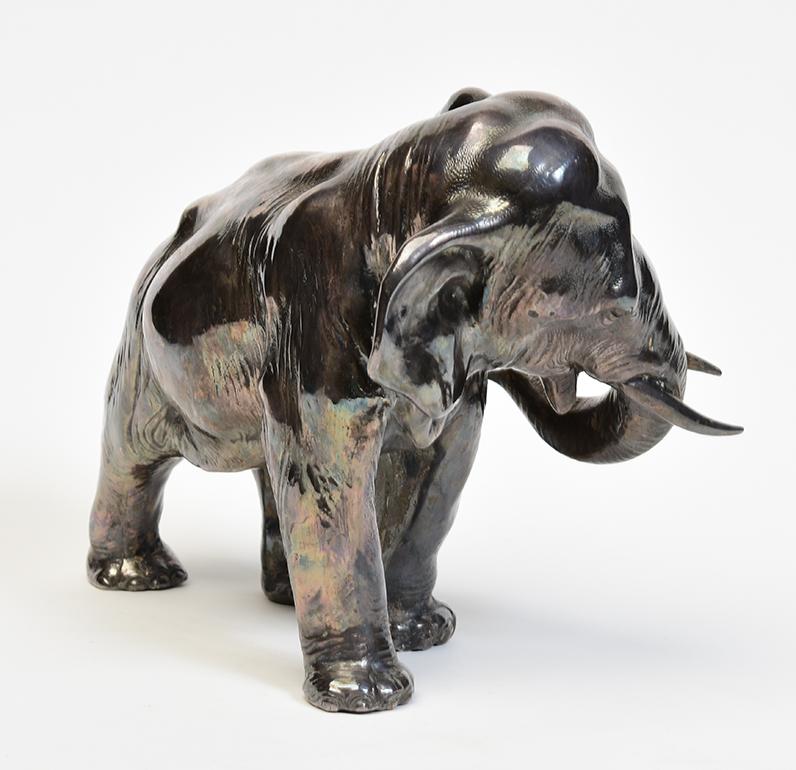 20ème siècle, Showa, éléphant japonais ancien en métal avec étiquette d'artiste en vente 1