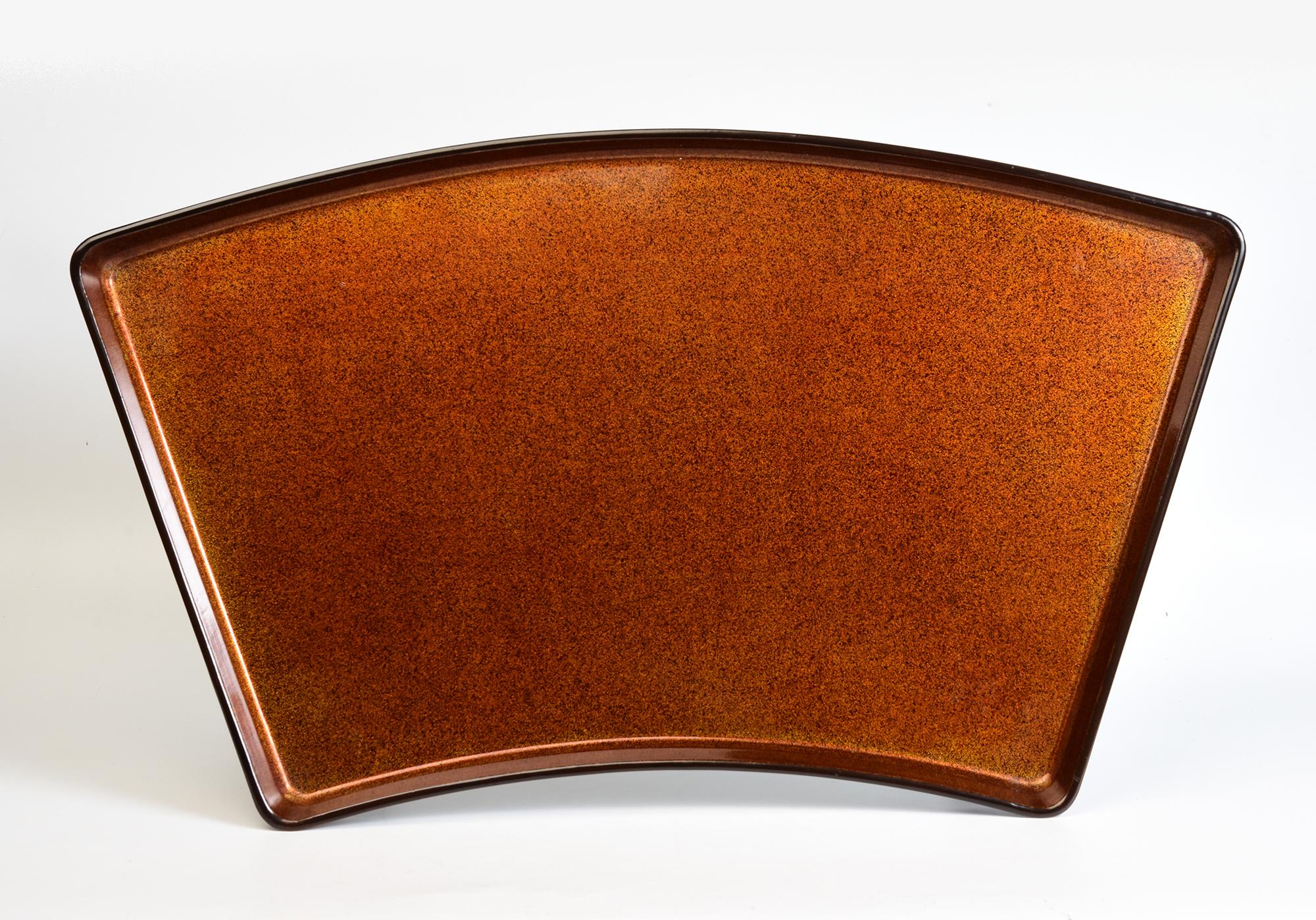 Vassoio giapponese in legno laccato.

Età: Giappone, periodo Showa, 20° secolo
Dimensioni: Altezza 18,1 C.M. / Larghezza 36,7 C.M. / Lunghezza 67,2 C.M.
Condizioni: Ottime condizioni generali.