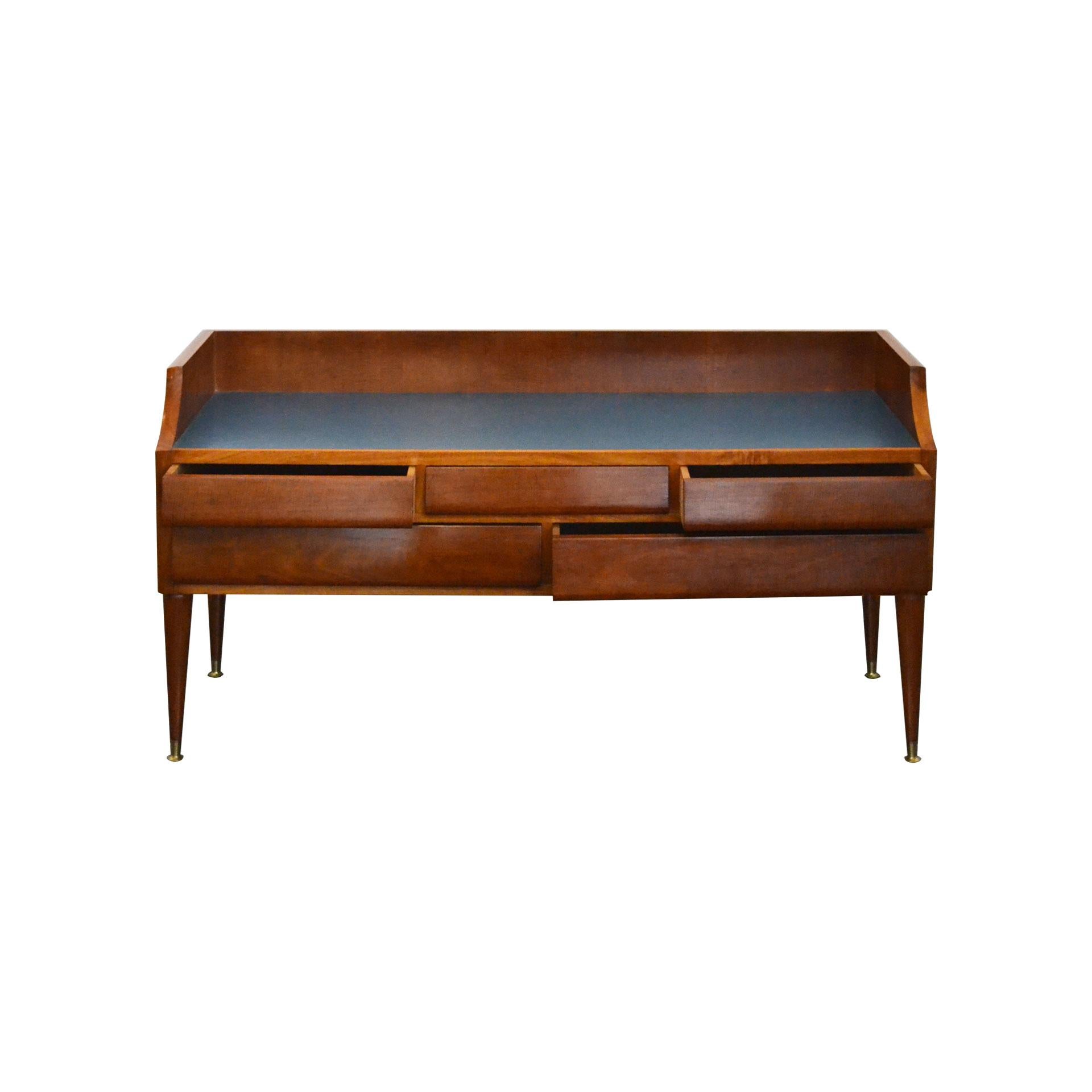 Sideboard designed in 1950s in the style of Gio Ponti with structure in wood, top in lacquered wood and details in the feet in brass. Completely restored, very good condition.