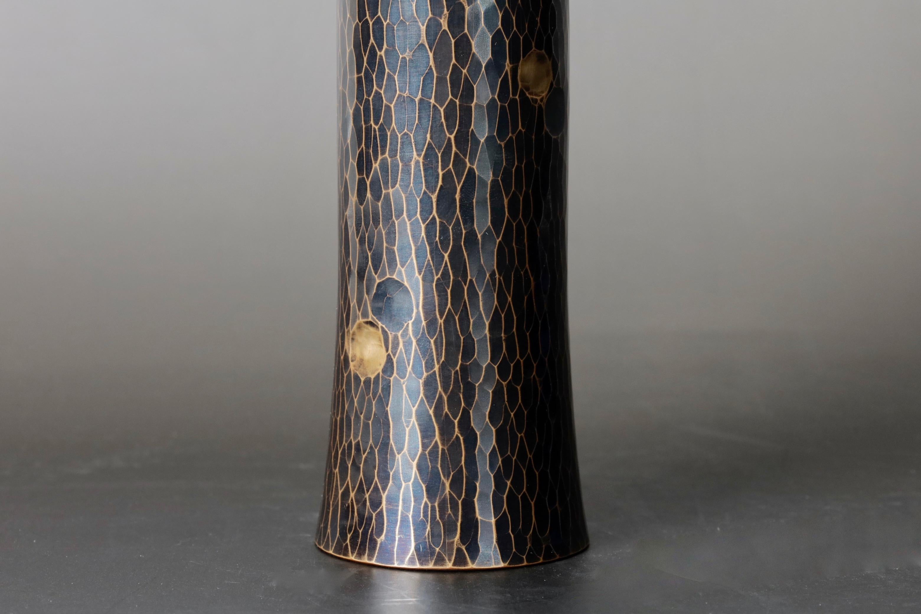 20th Century Signed by Kyuhoudou Hand-Hammered Copper Vase from Japan For Sale 4