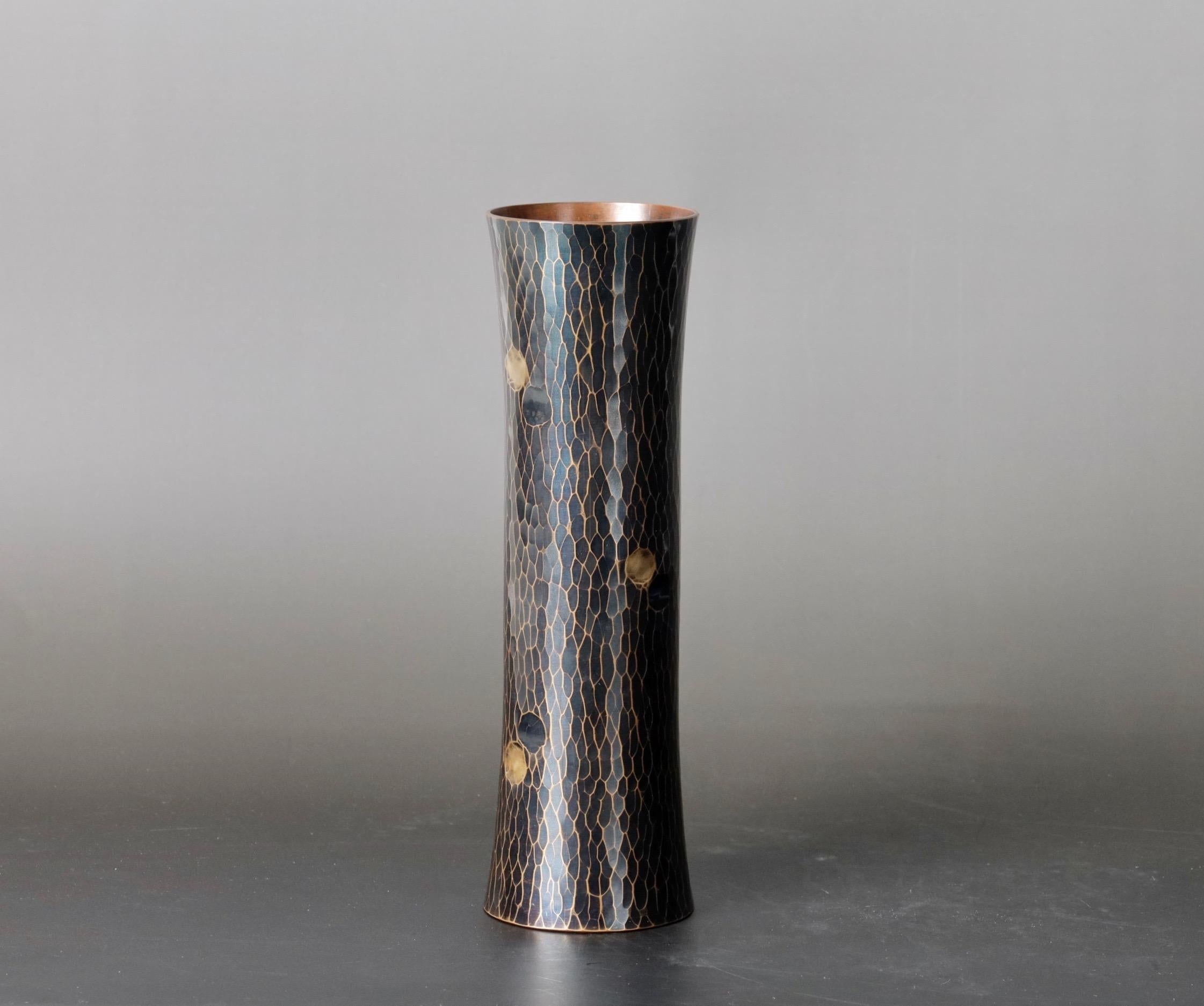 Japanese 20th Century Signed by Kyuhoudou Hand-Hammered Copper Vase from Japan For Sale