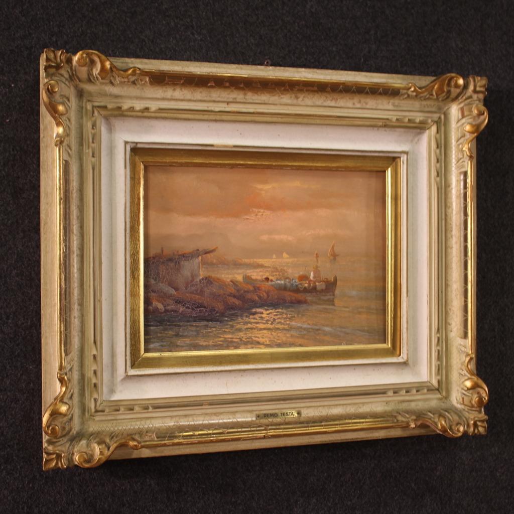 Italian painting from the mid-20th century. Artwork oil on canvas, glued on cardboard, depicting Seascape with boats and fishermen at sunset, in impressionist style, of good pictorial quality. Painting of limited size adorned with a carved,