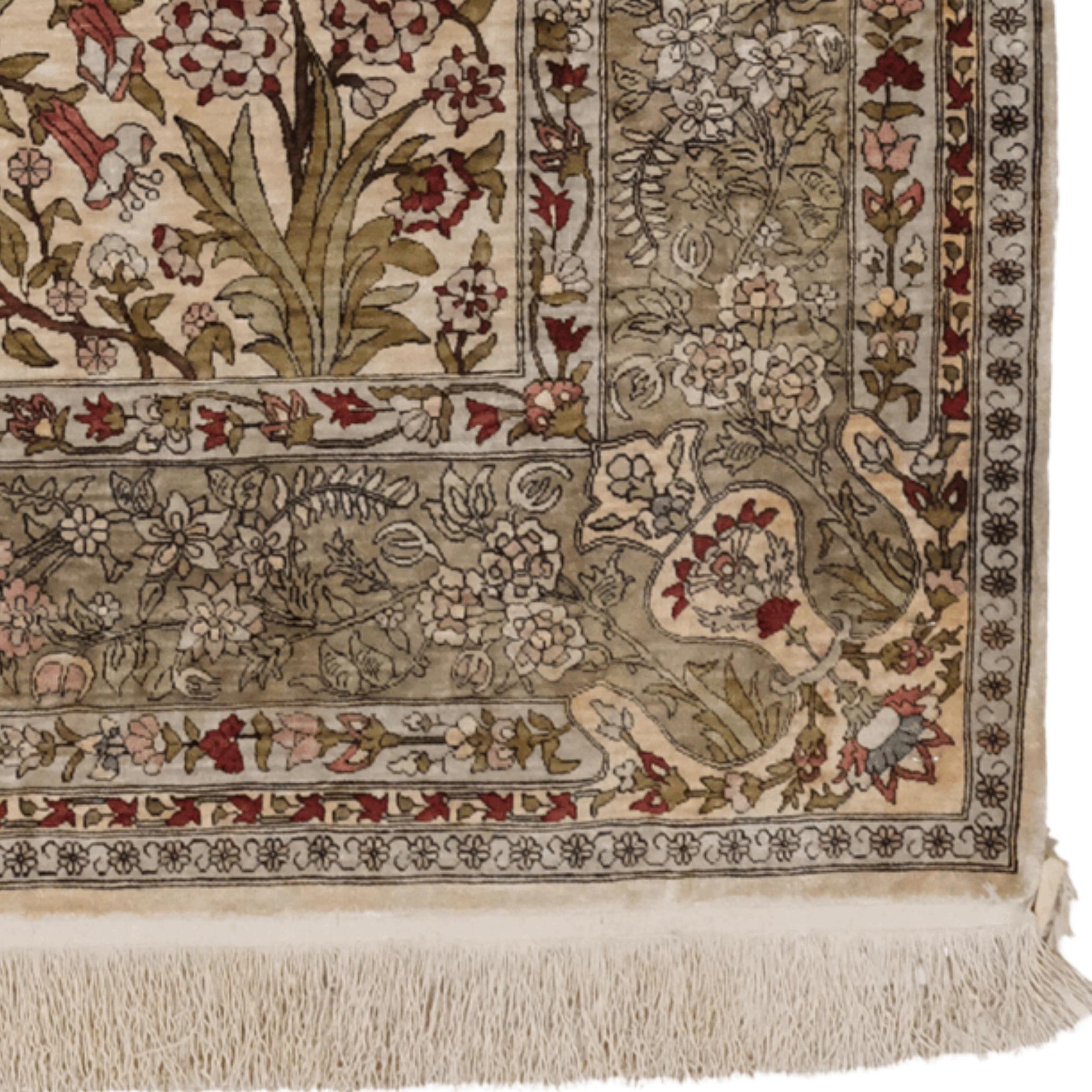 Alfombra de oración Hereke de seda del siglo XX en Bueno estado para la venta en Sultanahmet, 34
