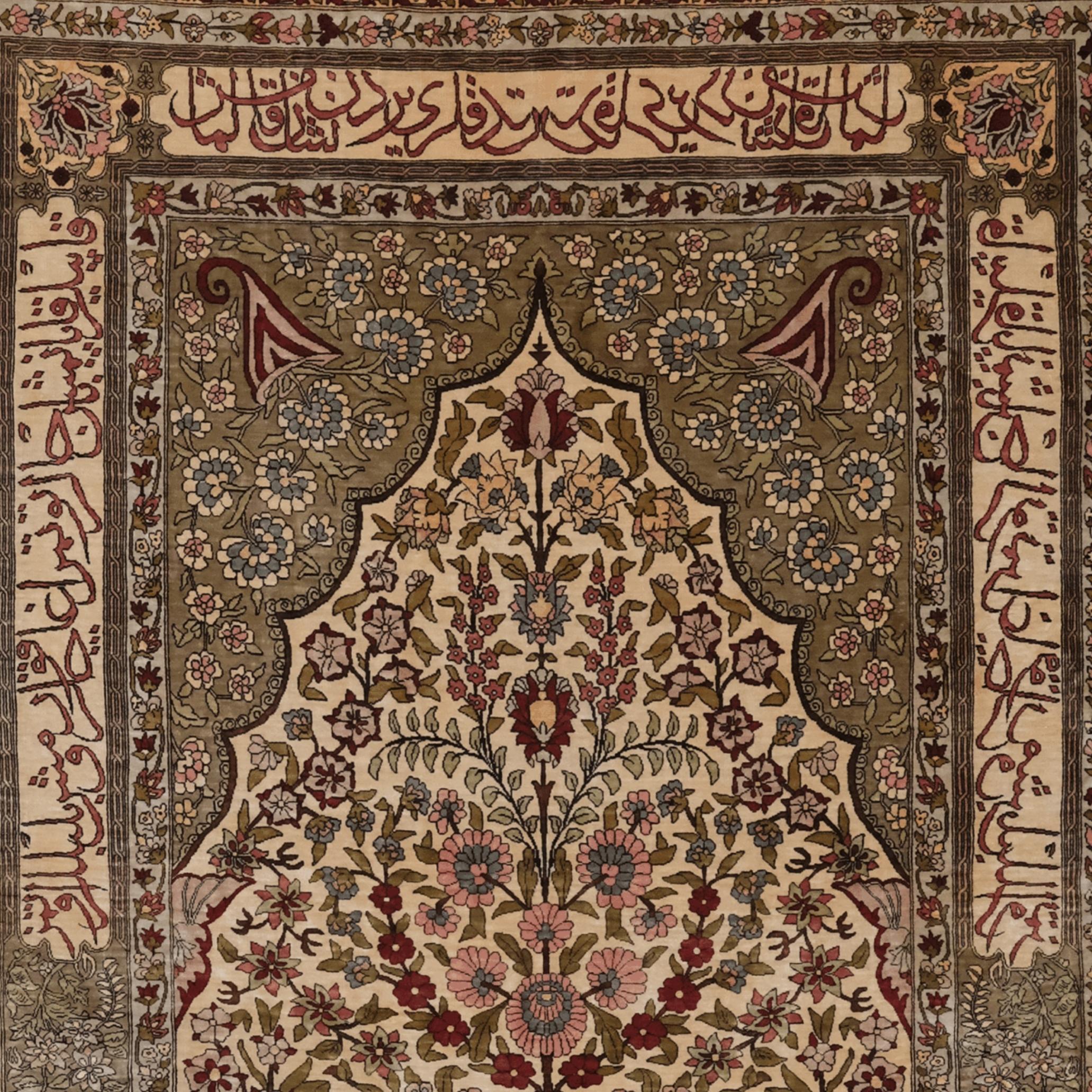 Alfombra de oración Hereke de seda del siglo XX Seda en venta
