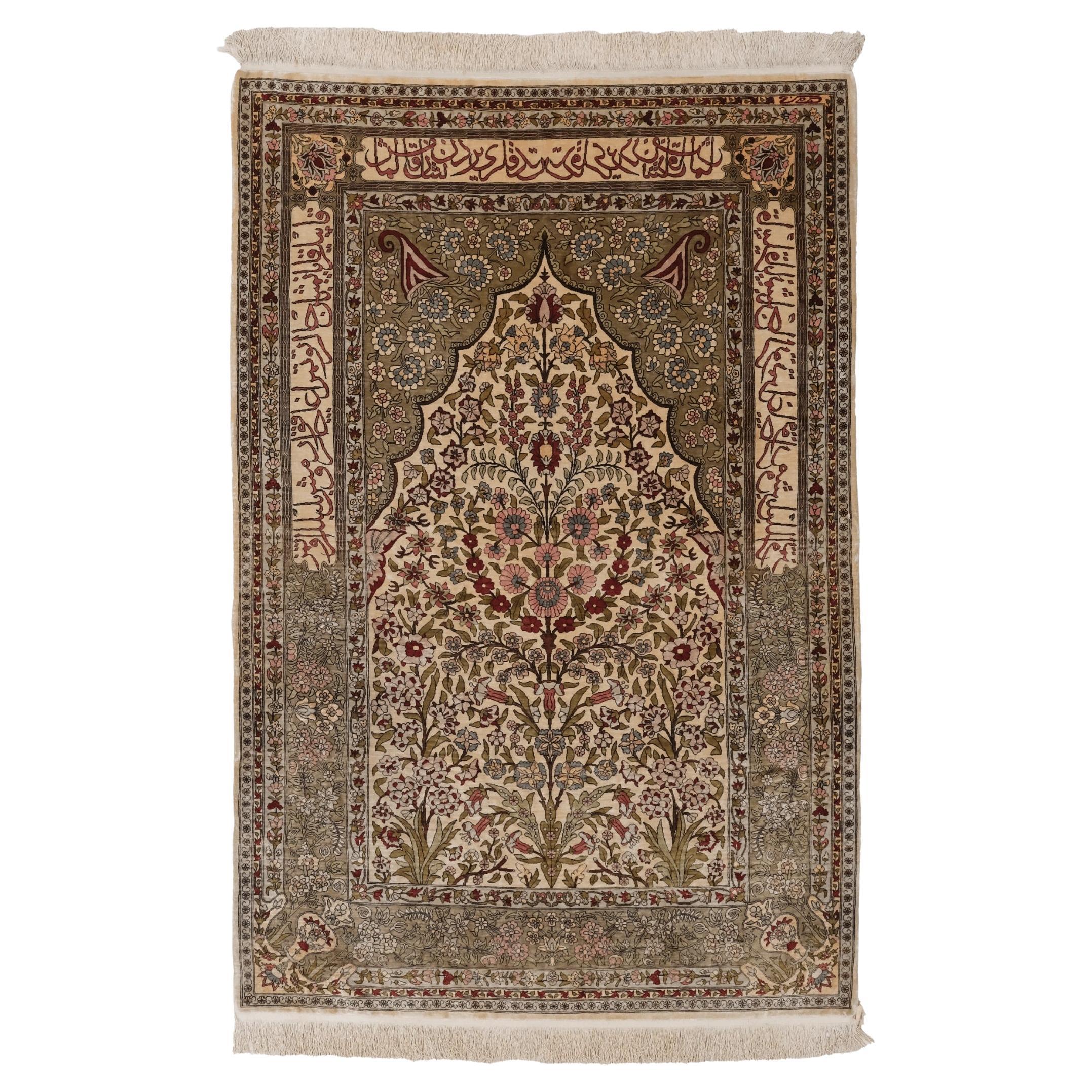 Alfombra de oración Hereke de seda del siglo XX en venta