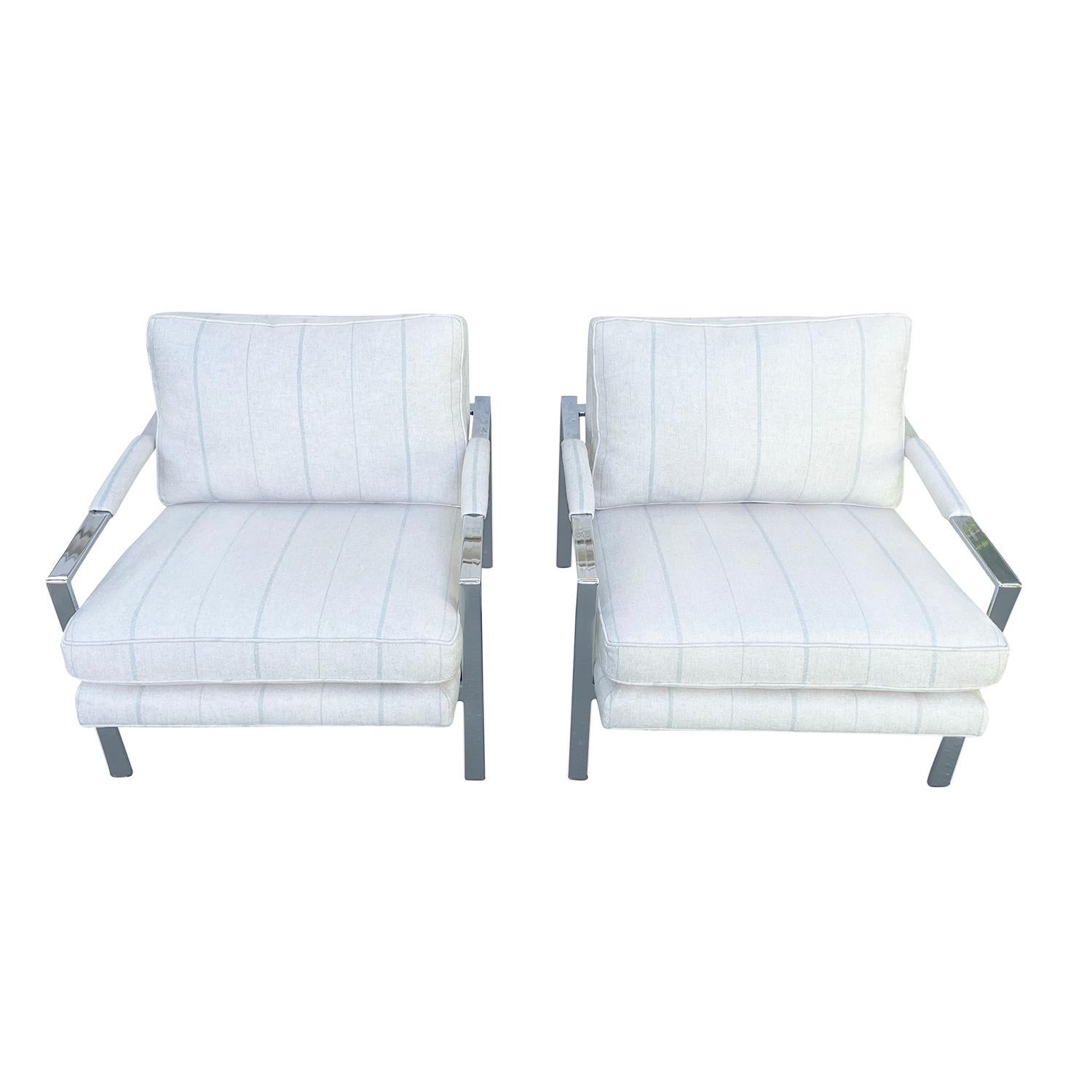 A silver, vintage Mid-Century Modern American pair of lounge chairs made of hand crafted chrome, designed by Milo Baughman and produced by TC Thayer Coggin, Inc., in good condition. The seat, backrest of the plated steel armchairs are inclinated