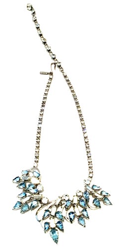 Collier tour de cou dimensionnel en argent et cristal d'Autriche du 20e siècle, Duane