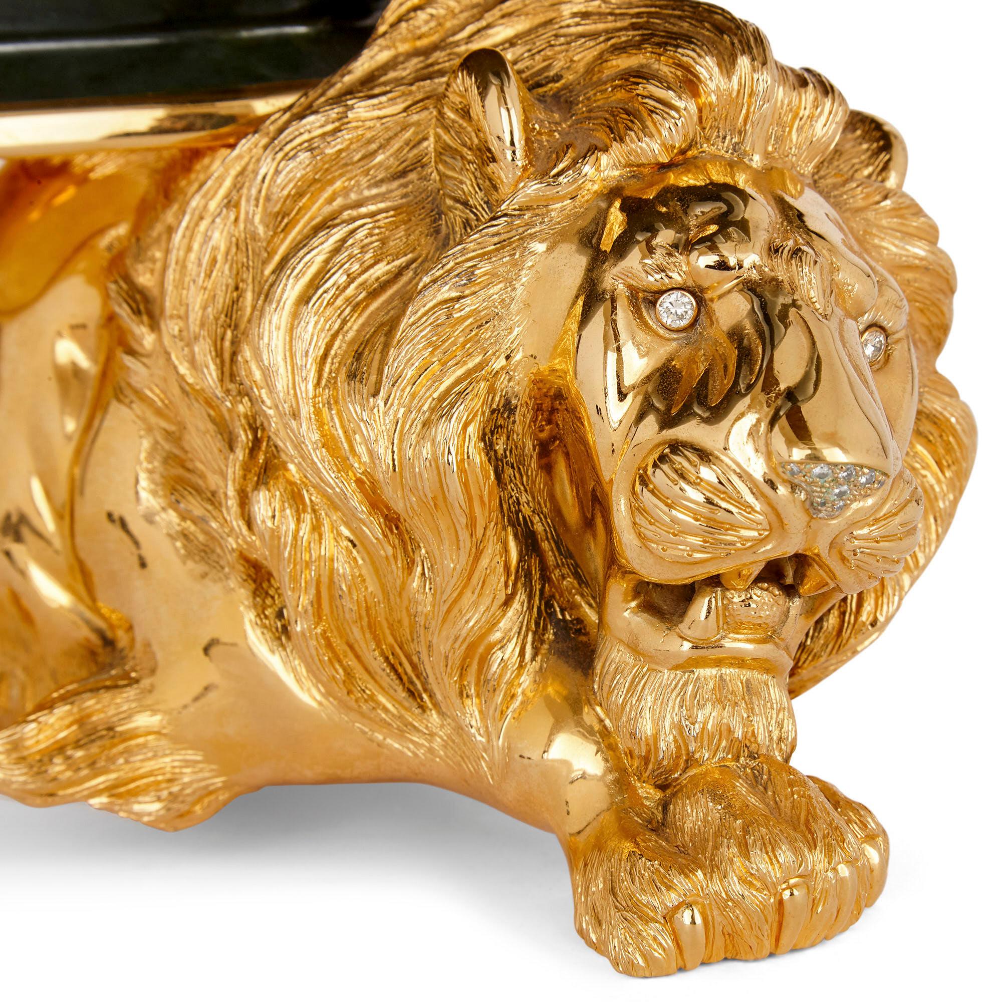 20th Century Silver-Gilt and Nephrite Crouching Lion Decorative Bowl In Good Condition For Sale In London, GB