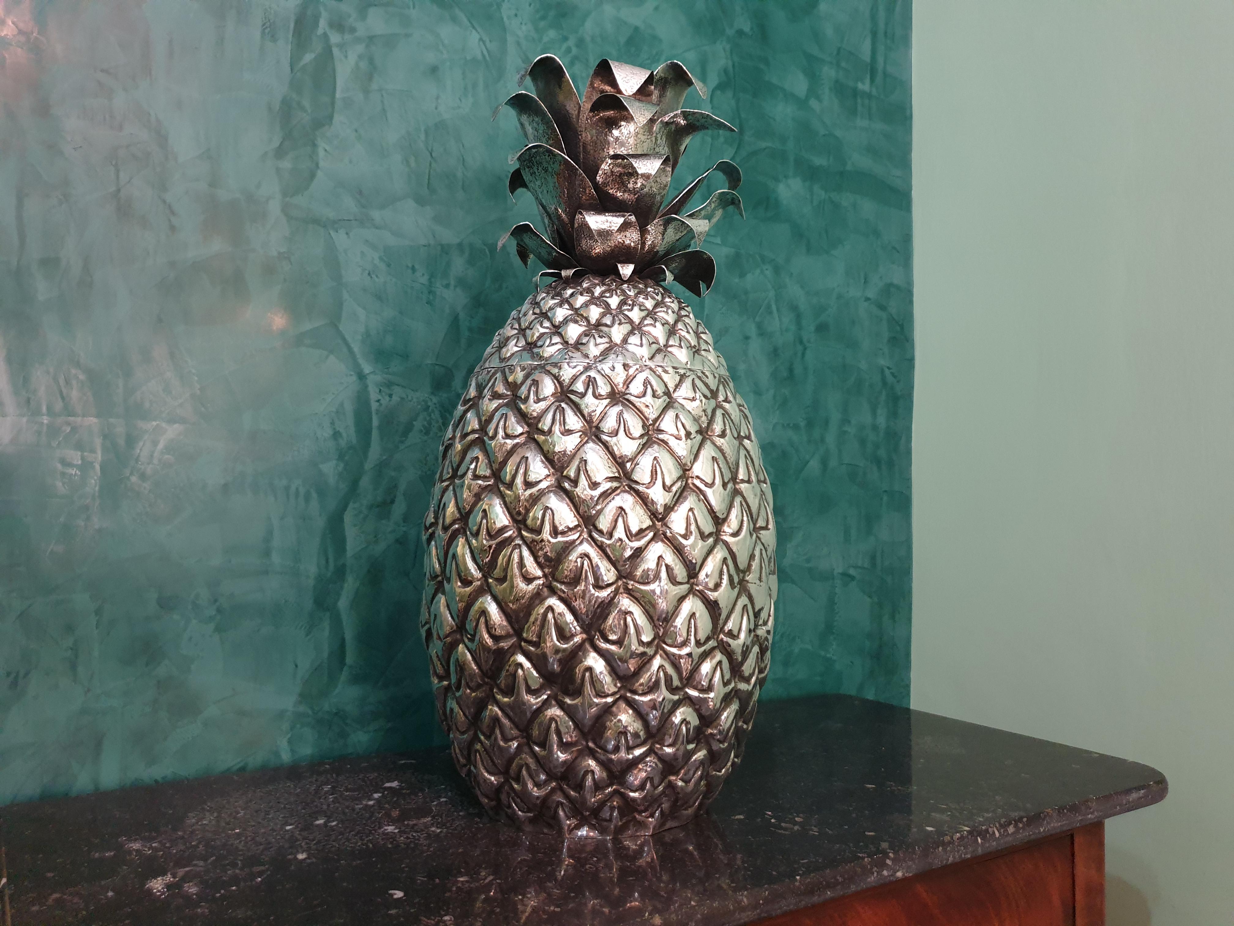 20th Century Silver Pineapple Vase Engraved by Hand Milan Italy, 1934-1944 In Excellent Condition For Sale In Firenze, FI