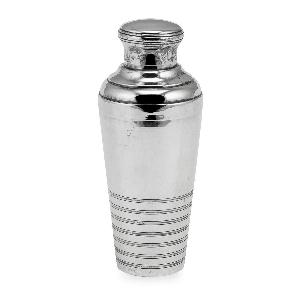 French 20th Century Silver Plated Art Deco Cocktail Shaker, France c.1950 For Sale