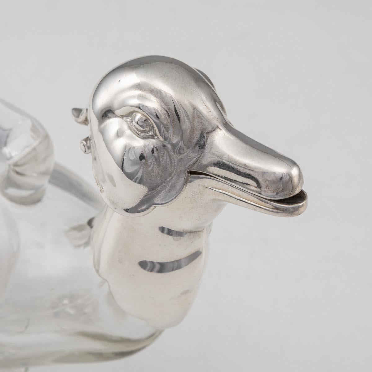 Pichet à vin en forme de canard en métal argenté et verre du 20ème siècle, vers 1960 en vente 5