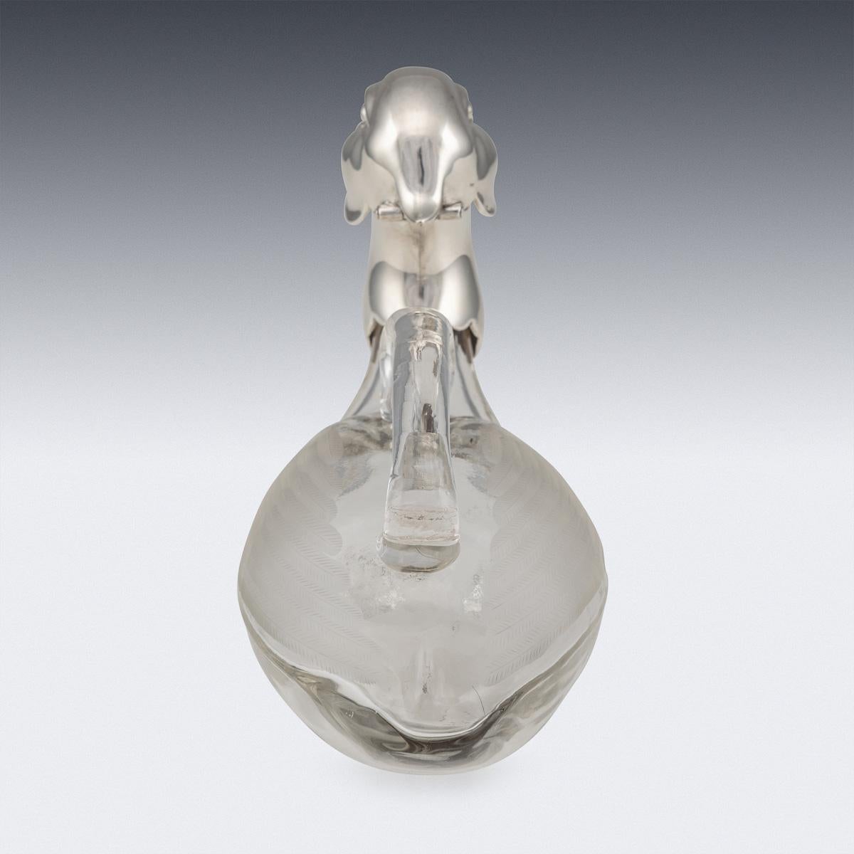 Verre Pichet à vin en forme de canard en métal argenté et verre du 20ème siècle, vers 1960 en vente