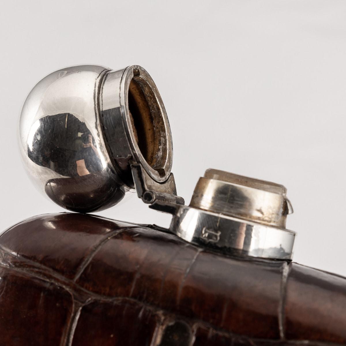Plaqué argent Fauteuil à hanche en métal argenté et cuir du 20ème siècle, James Dixon & Sons, vers 1900 en vente