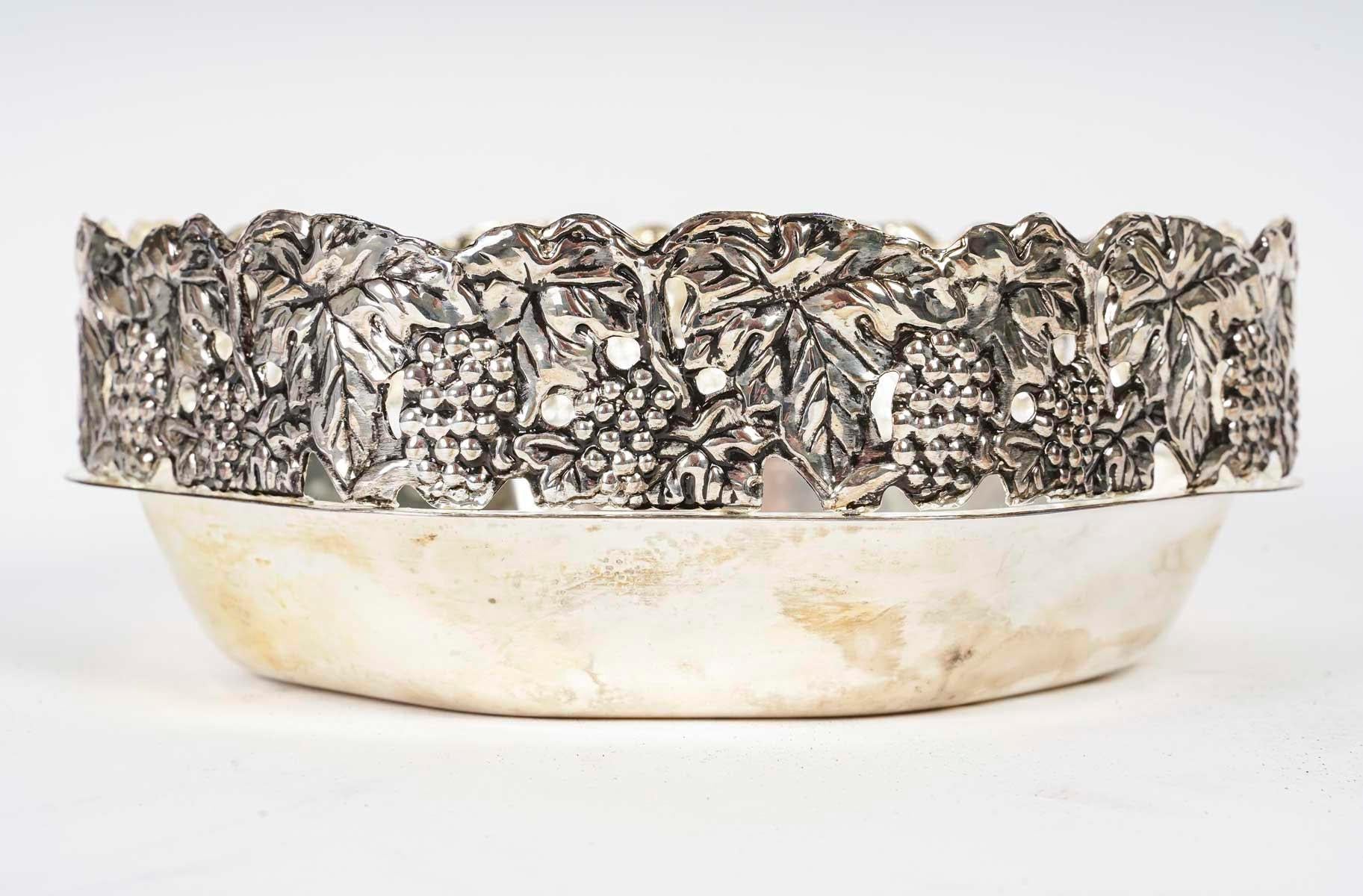 Mid-Century Modern 20th Century Silver Plated Metal Bowl. For Sale