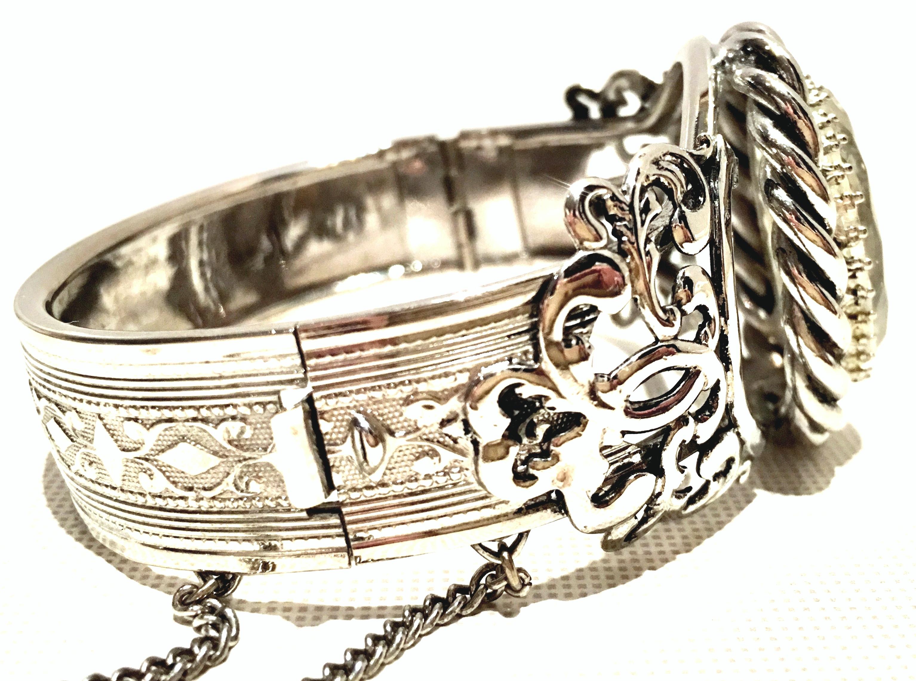 20th Century Silver & Reverse Carved Glass Cameo Bracelet In Good Condition For Sale In West Palm Beach, FL