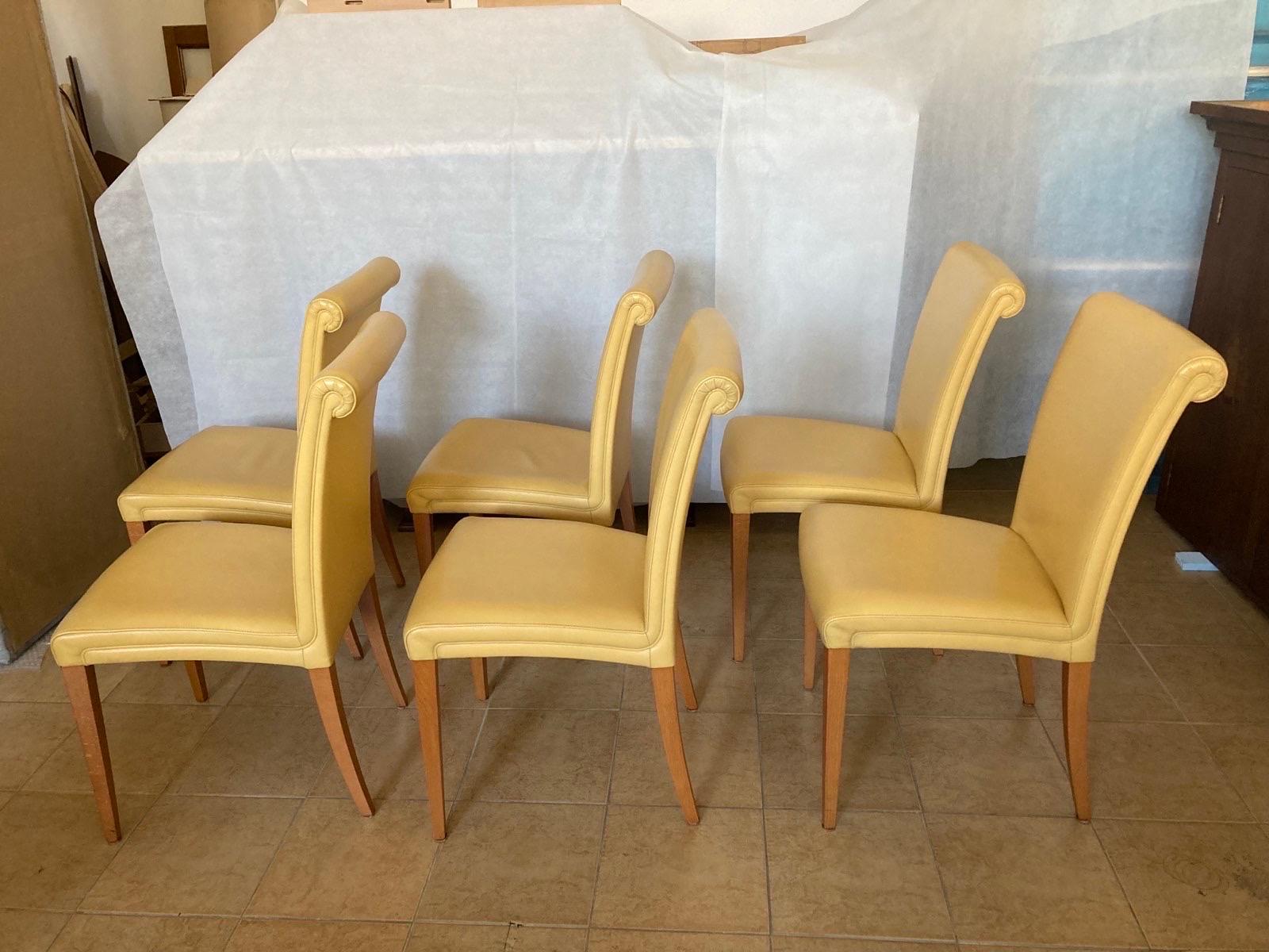 20e siècle Six chaises de salle à manger italiennes Vittoria en cuir jaune par Poltrona Frau Bon état - En vente à Sofia, BG