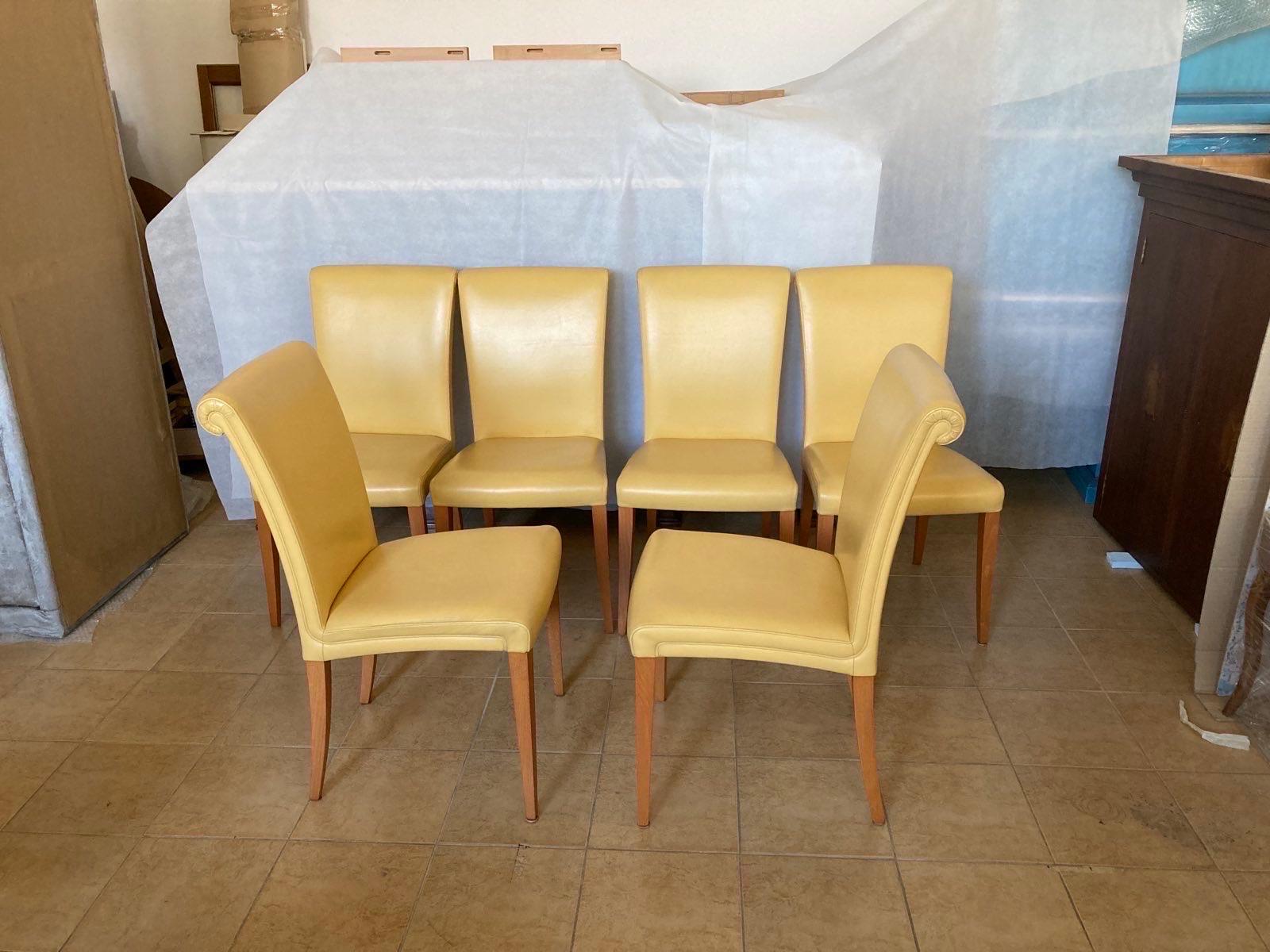 20ième siècle 20e siècle Six chaises de salle à manger italiennes Vittoria en cuir jaune par Poltrona Frau en vente