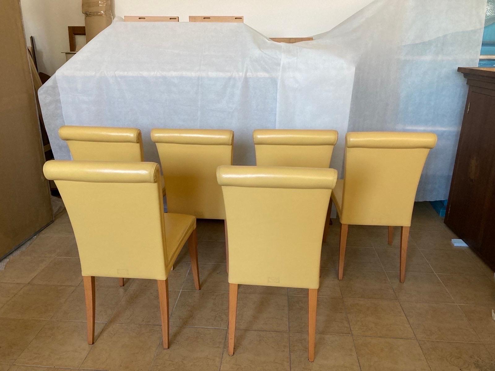 Cuir 20e siècle Six chaises de salle à manger italiennes Vittoria en cuir jaune par Poltrona Frau en vente