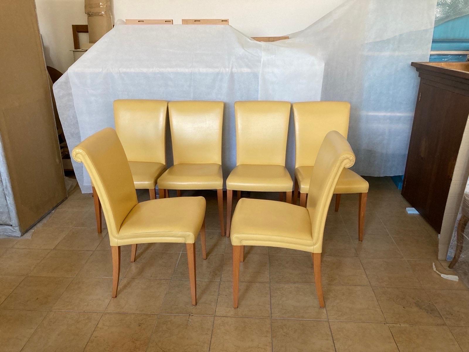 20e siècle Six chaises de salle à manger italiennes Vittoria en cuir jaune par Poltrona Frau en vente 1