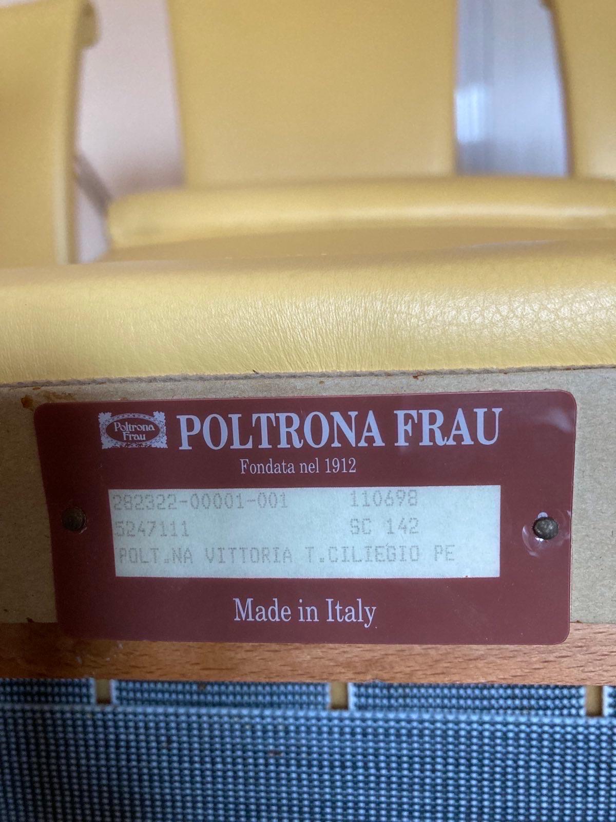 20e siècle Six chaises de salle à manger italiennes Vittoria en cuir jaune par Poltrona Frau en vente 4