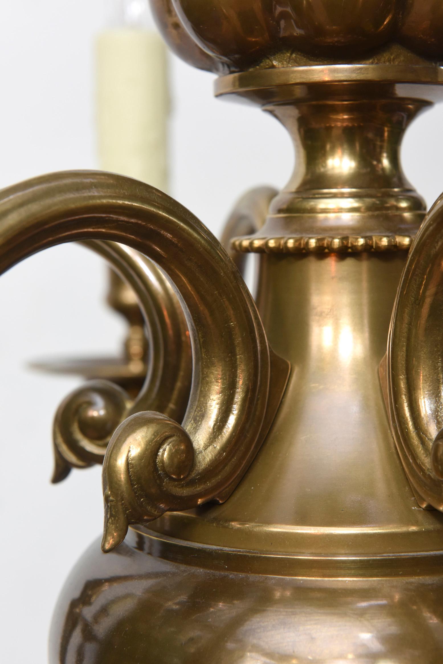 Lampadario a sei luci in ottone del XX secolo In condizioni ottime in vendita a Canton, MA